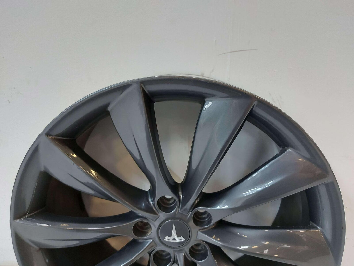 2013 TESLA S WHEEL 21X8.5 GREY TPMS 10 SPOKE 6005868-00-D *LIP RASH SCRATCHES*