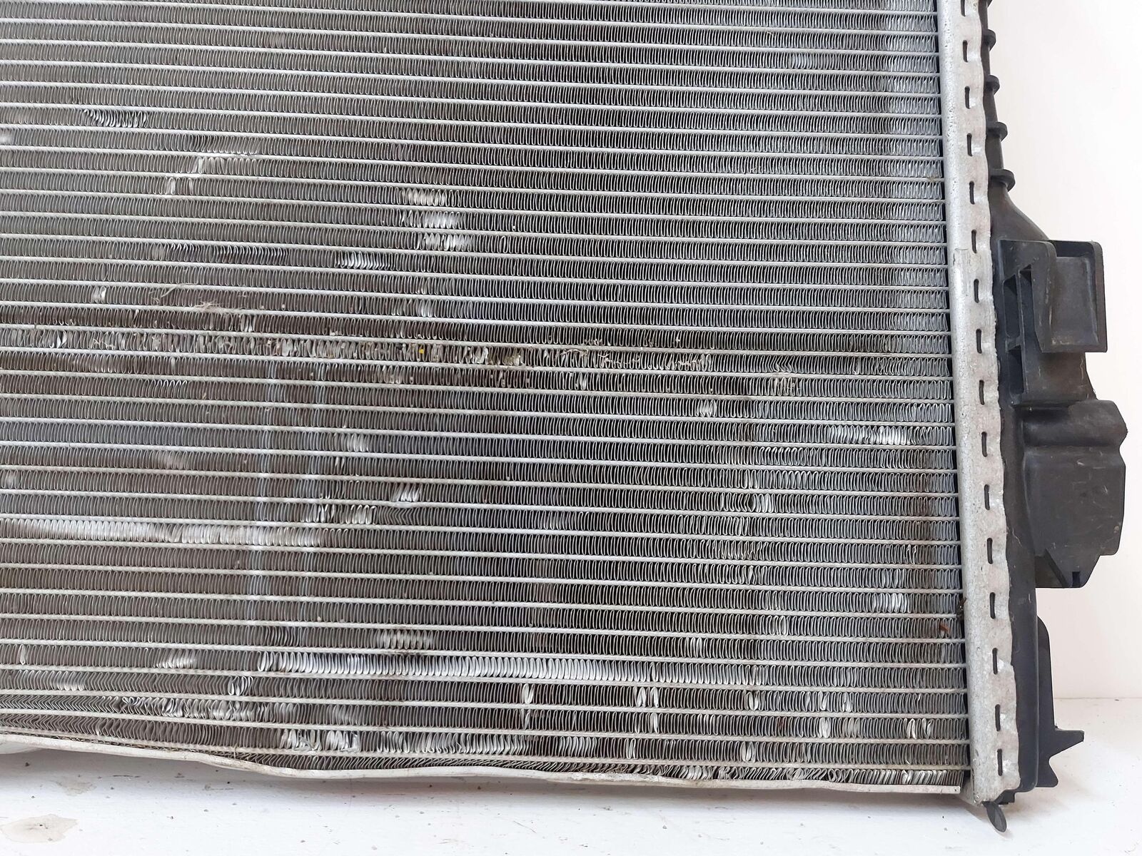 10-16 PORSCHE PANAMERA RADIATOR 97010613103 *DENTED FINS BENT*