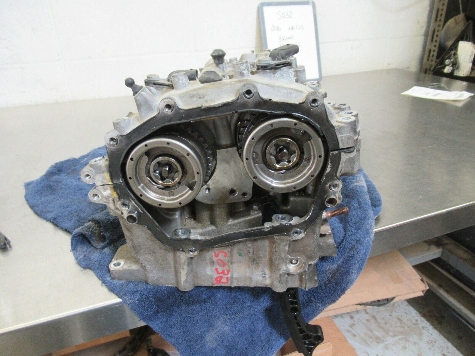 S032  2016 MERCEDES CLS63S 5.5L LH CYLINDER HEAD