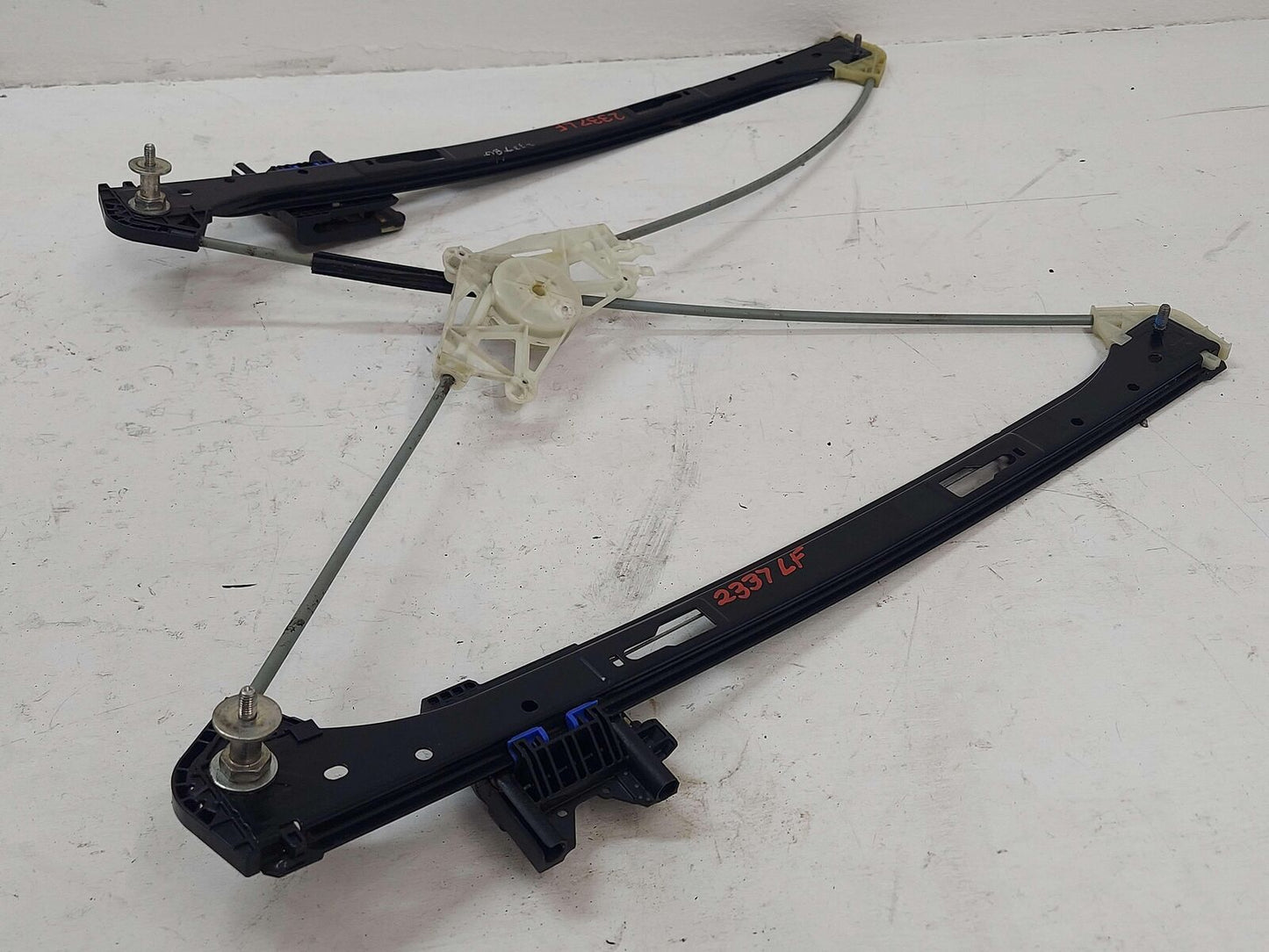 15-19 PORSCHE MACAN S 95B FRONT LEFT DOOR WINDOW GLASS REGULATOR 95B837461