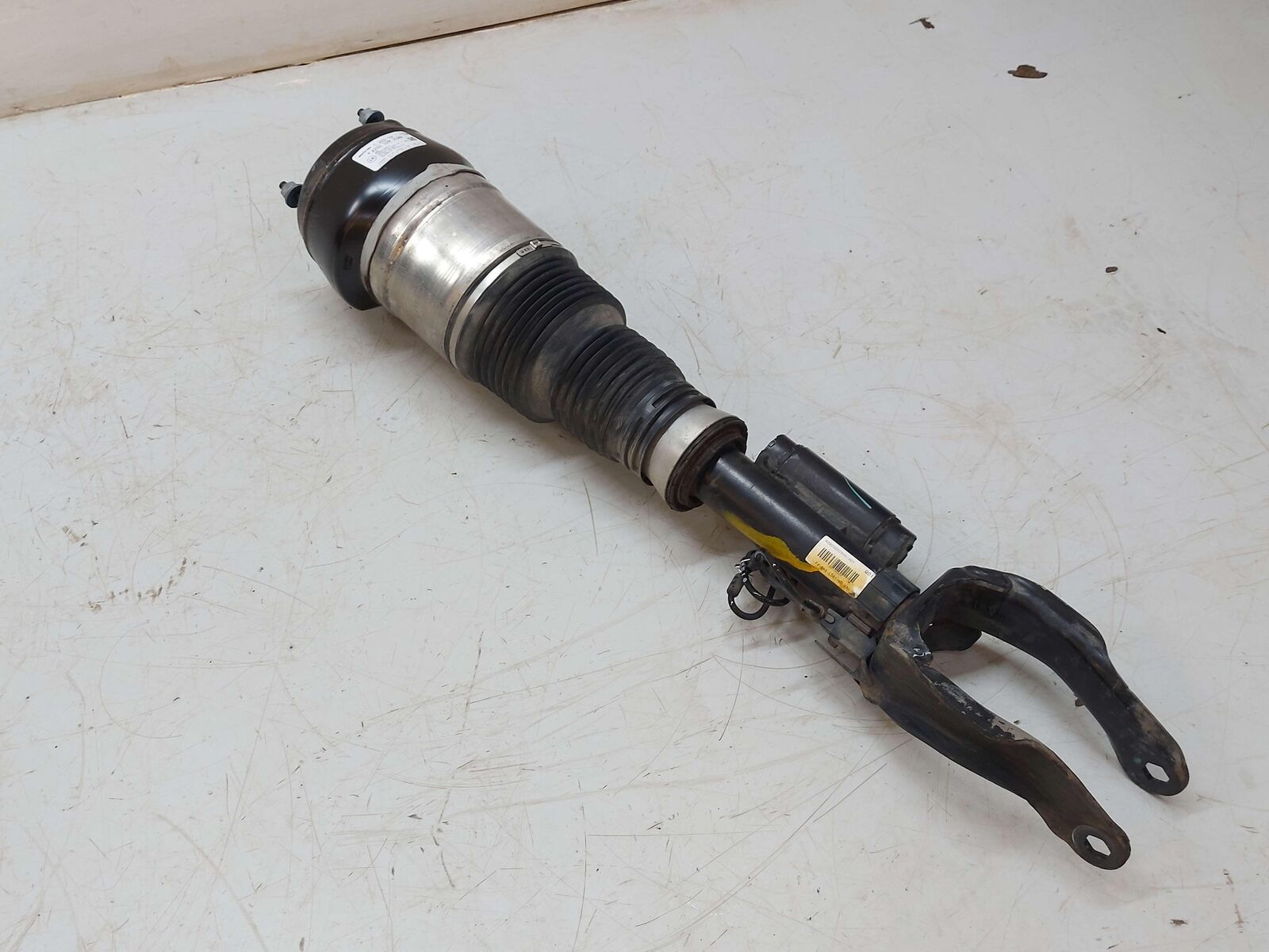 16-19 MERCEDES GLE63S AMG W166 FRONT LH LEFT AIRMATIC AIR STRUT A2923202300 