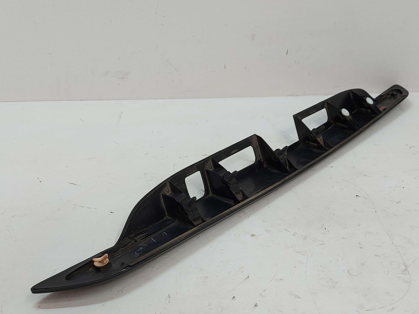 15 TOYOTA SIENNA LIFTGATE HANDLE GARNISH MOLDING MIDNIGHT BLACK 218 76801-08010