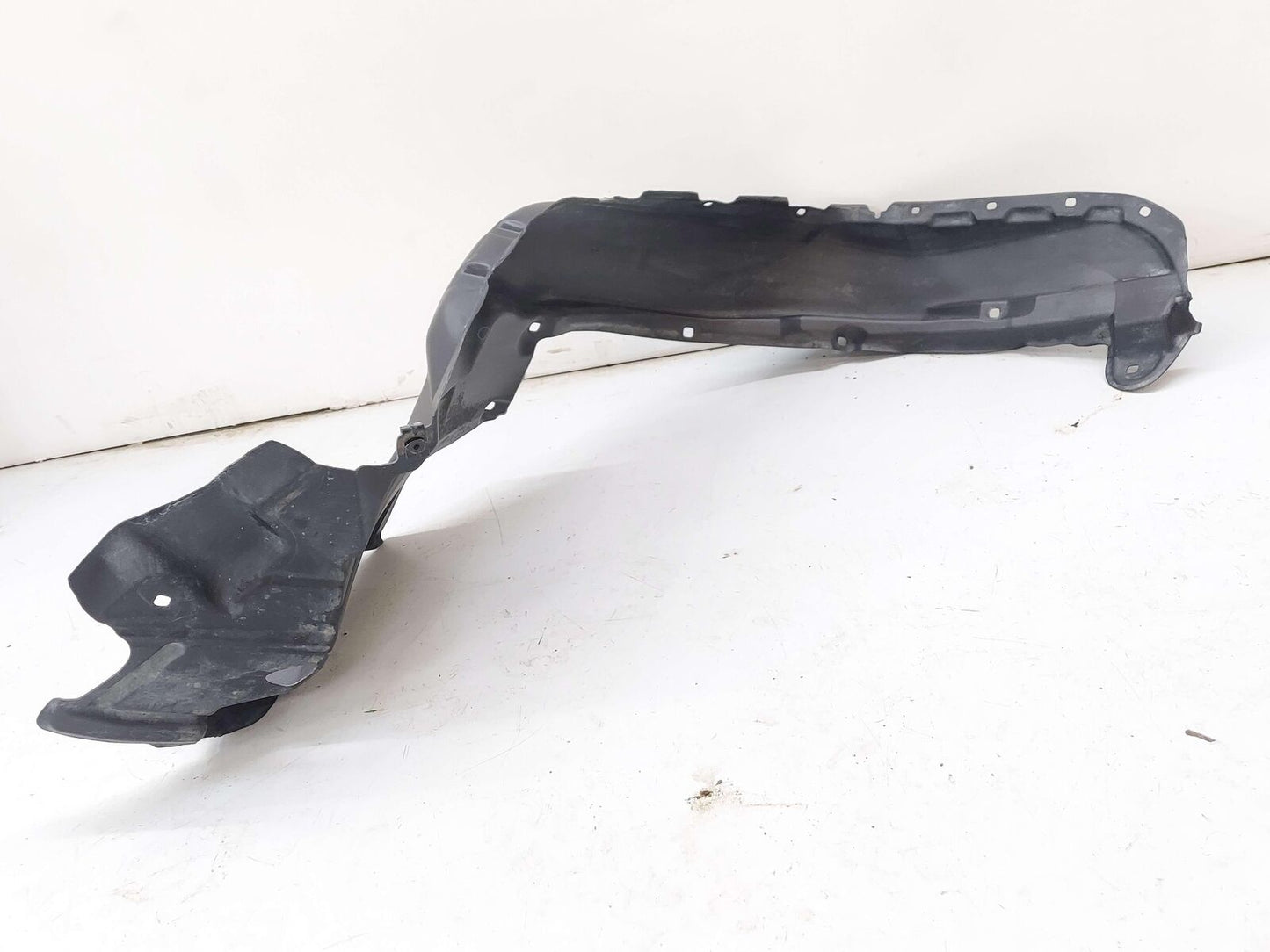 16-23 TOYOTA TACOMA FRONT LEFT WHEEL FENDER LINER 53876-04080 *BROKEN TAB* OEM