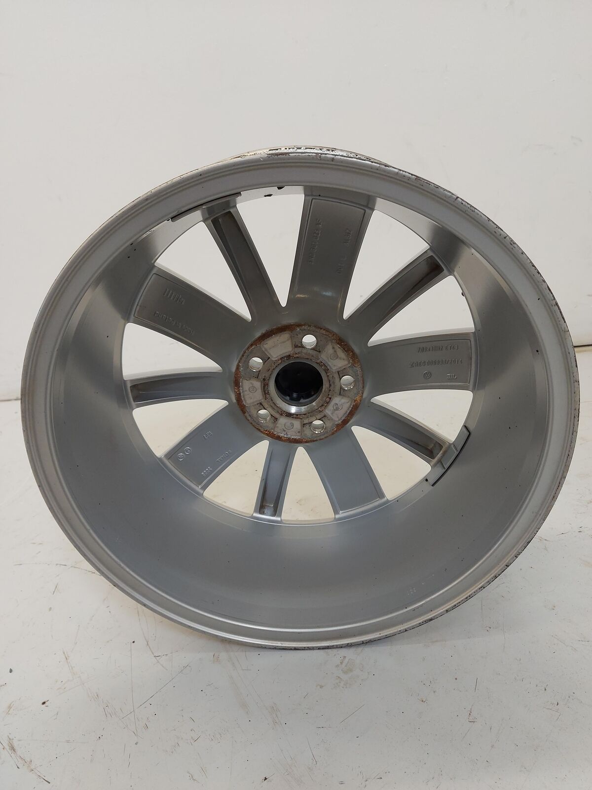 17 VW TIGUAN ALLOY WHEEL SILVER 18x7" *Chips* 5N0601025AF 79K KM'S