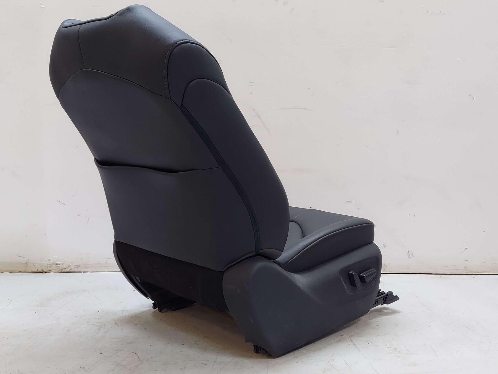 20-22 Toyota Highlander Front RH Right Seat Black EB20 Softex *Note* 82191-0E370