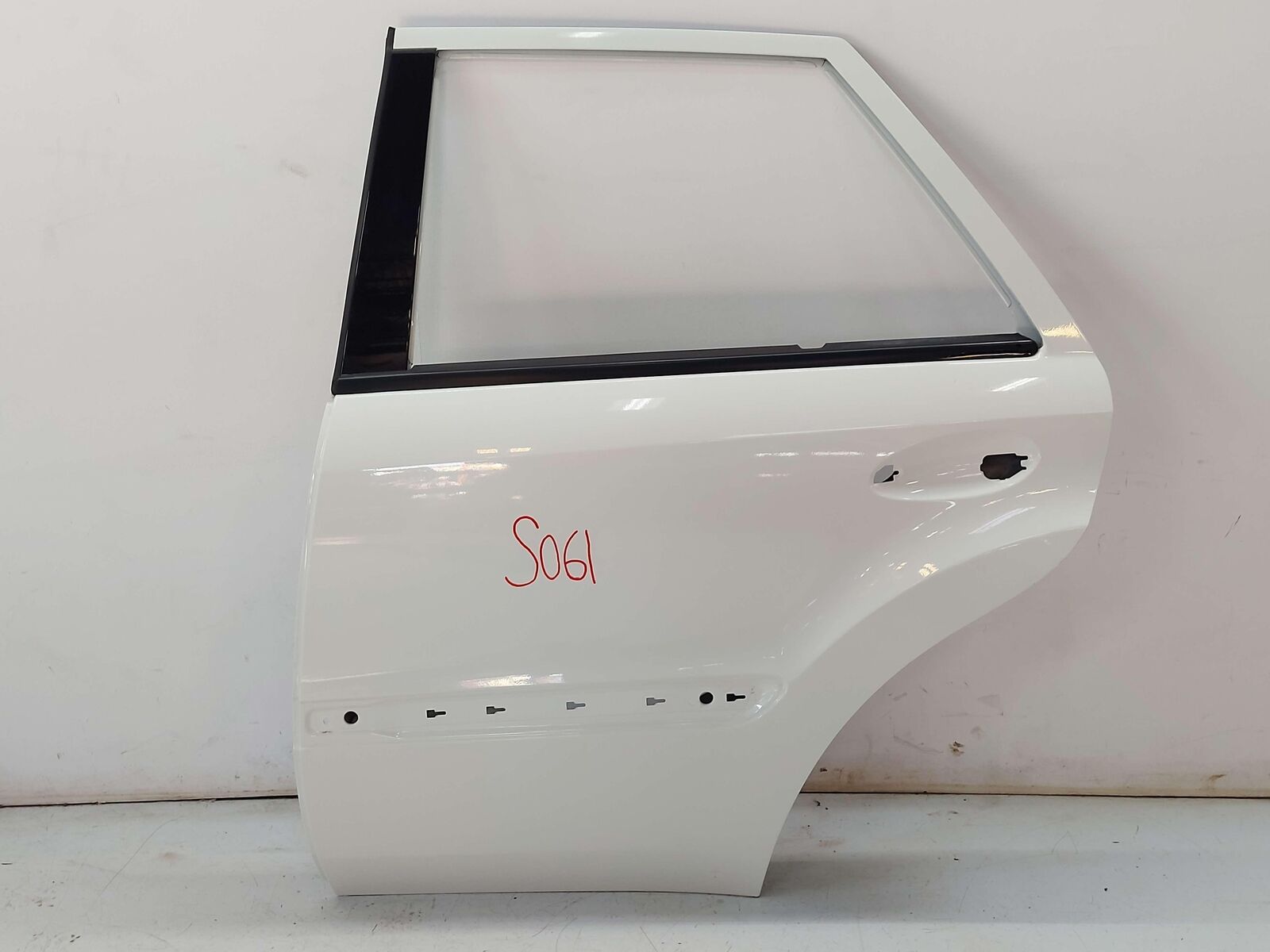 06-11 MERCEDES ML63 AMG W164 REAR LEFT DOOR CALCITE WHITE 65OU