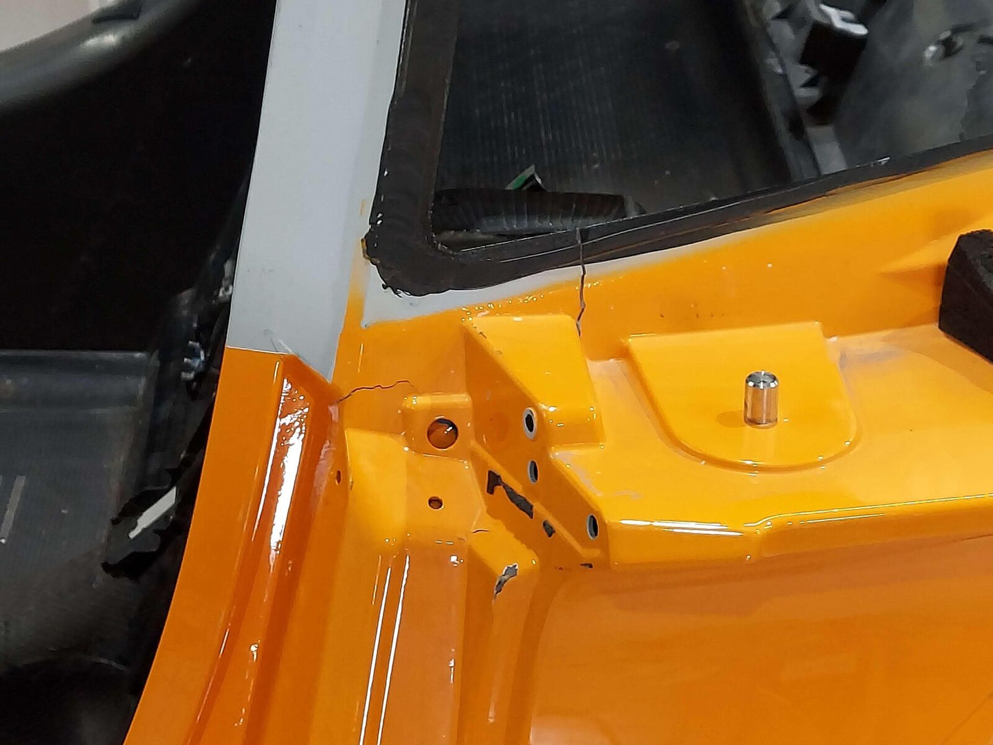 2023 Mclaren Artura Frame Body Shell Cabin Cockpit *needs repairs*