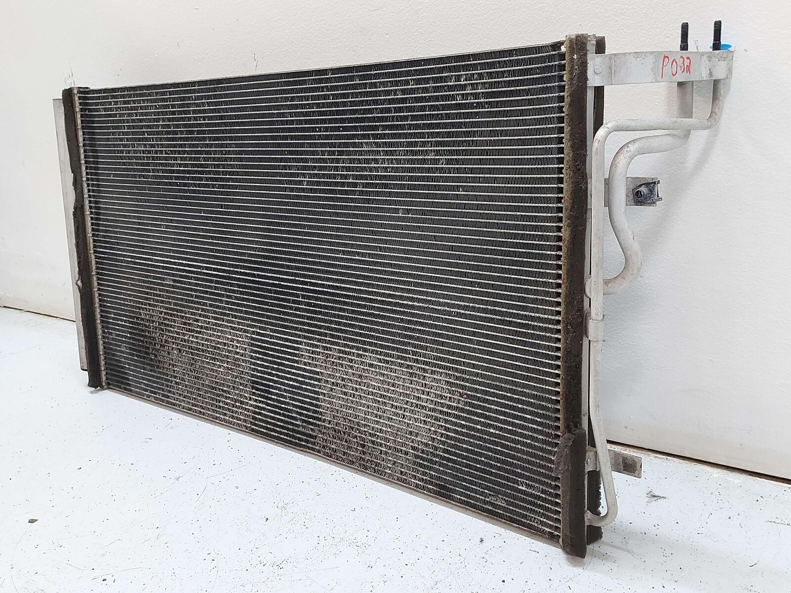 09-11 HYUNDAI GENESIS AC A/C AIR CONDITIONING CONDENSER 976063M170 *FINS BENT*