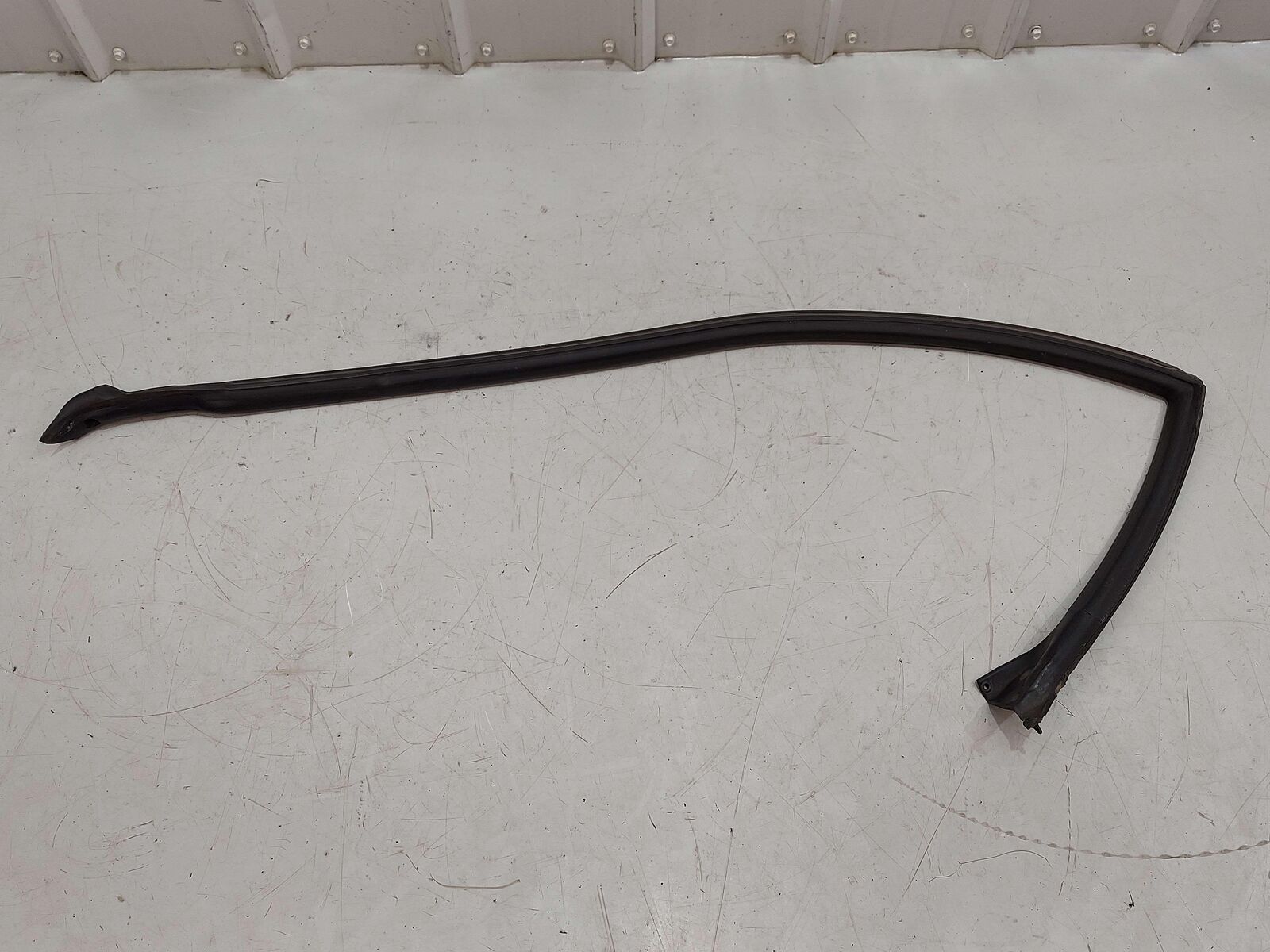 91 Nissan Skyline R32 Left Door Upper Hinge Weather Strip Moulding W/Trim *Note