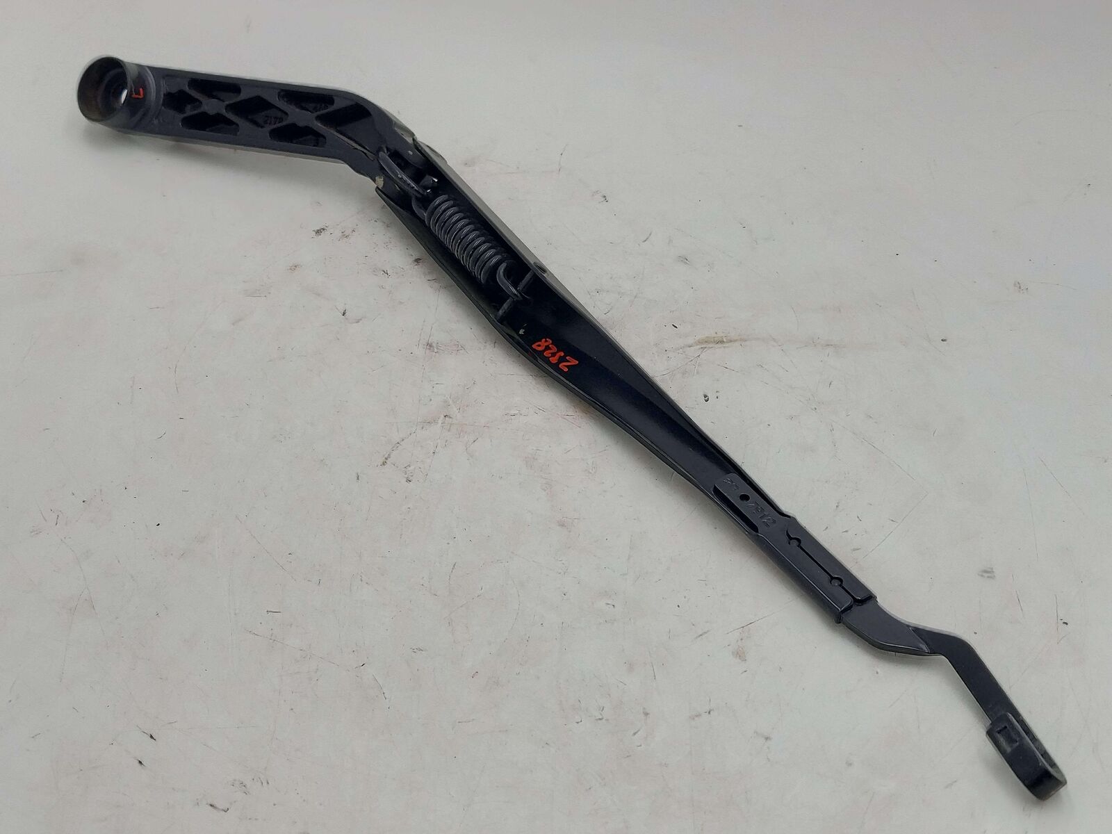 10-23 TOYOTA 4RUNNER LEFT WIPER ARM 8522135160 *CHIPS*