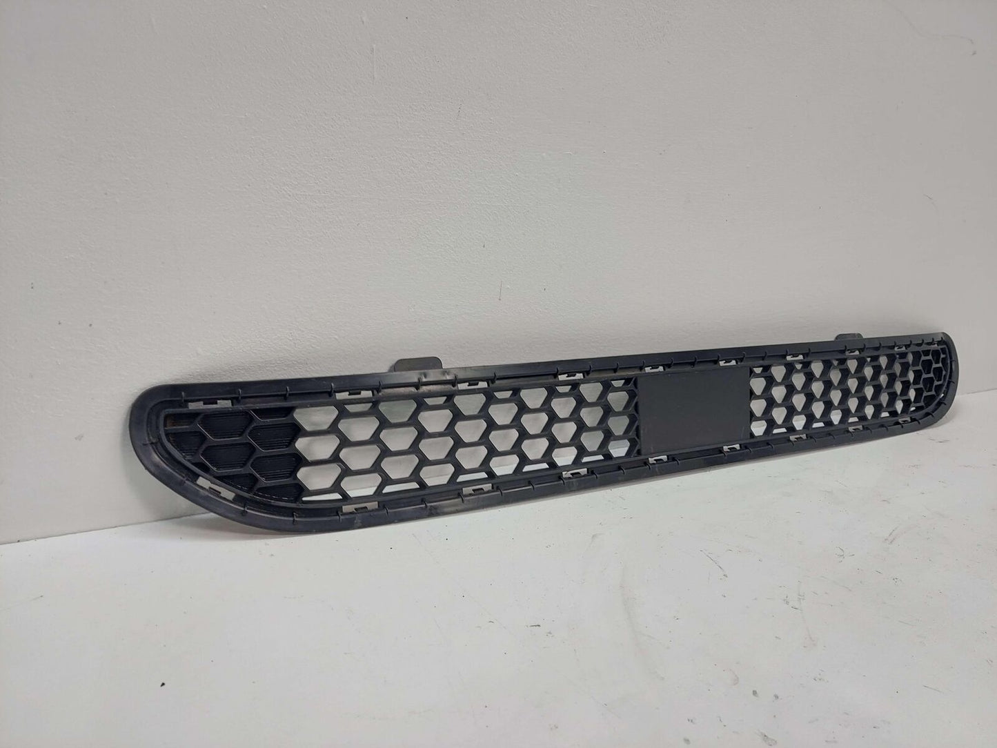 19-20 HYUNDAI SANTA FE FRONT BUMPER LOWER GRILLE ONLY 86531-S2010