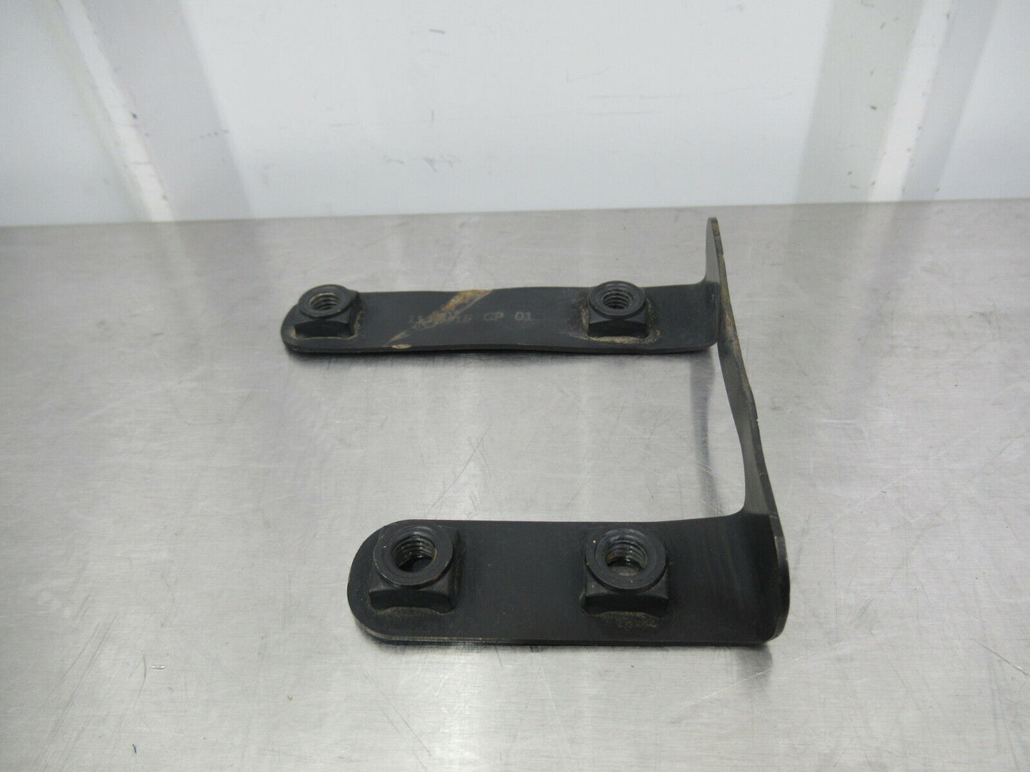 T020 2016 16 MCLAREN 570S FRONT REBAR MOUNT BRACKET #27 11A1918CP