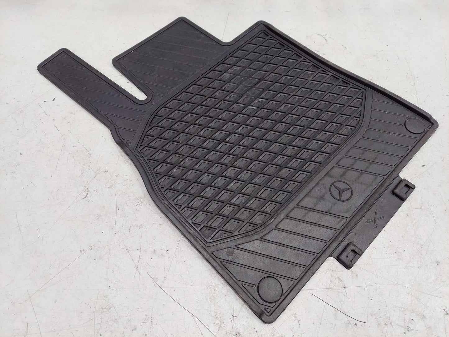 2019 MERCEDES S-CLASS S560 W222 FLOOR MAT OEM BLACK RUBBER MAT SET *WORN/GOUGES*