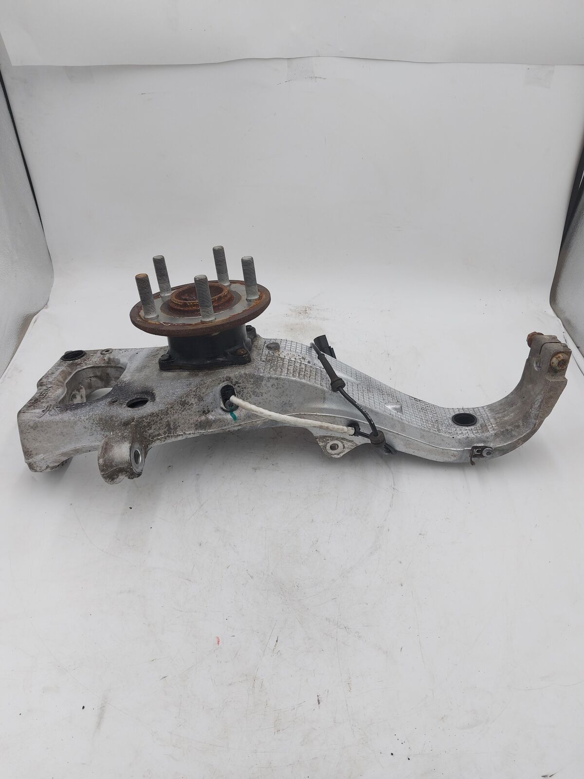 2013 TESLA S FRONT RIGHT SPINDLE KNUCKLE HUB W/ ABS SENSOR 6007018-00-C