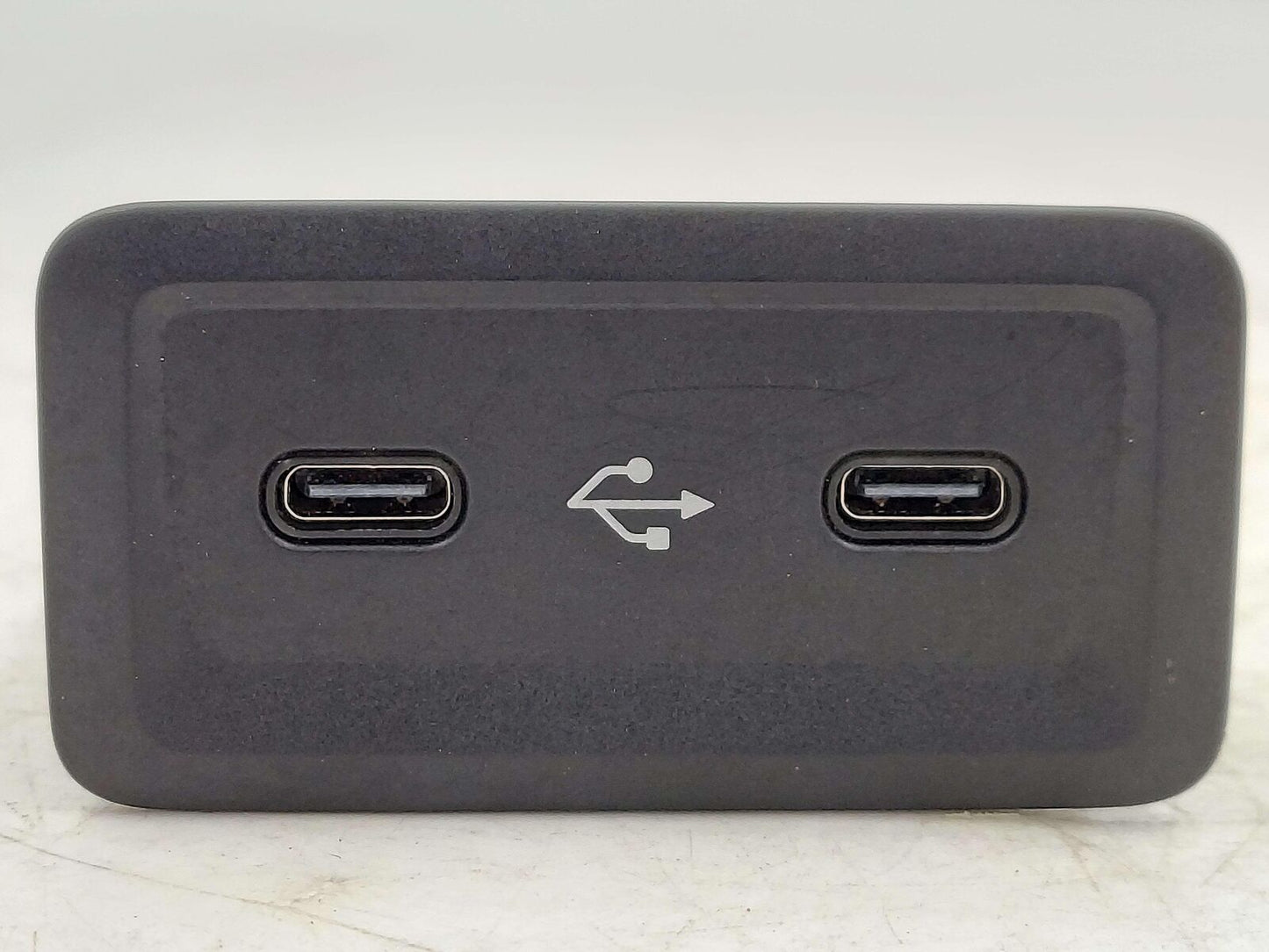 2024 ASTON MARTIN DB12 VOLANTE CONSOLE USB PORTS A2238203306 *SUBTLE SCUFFS*