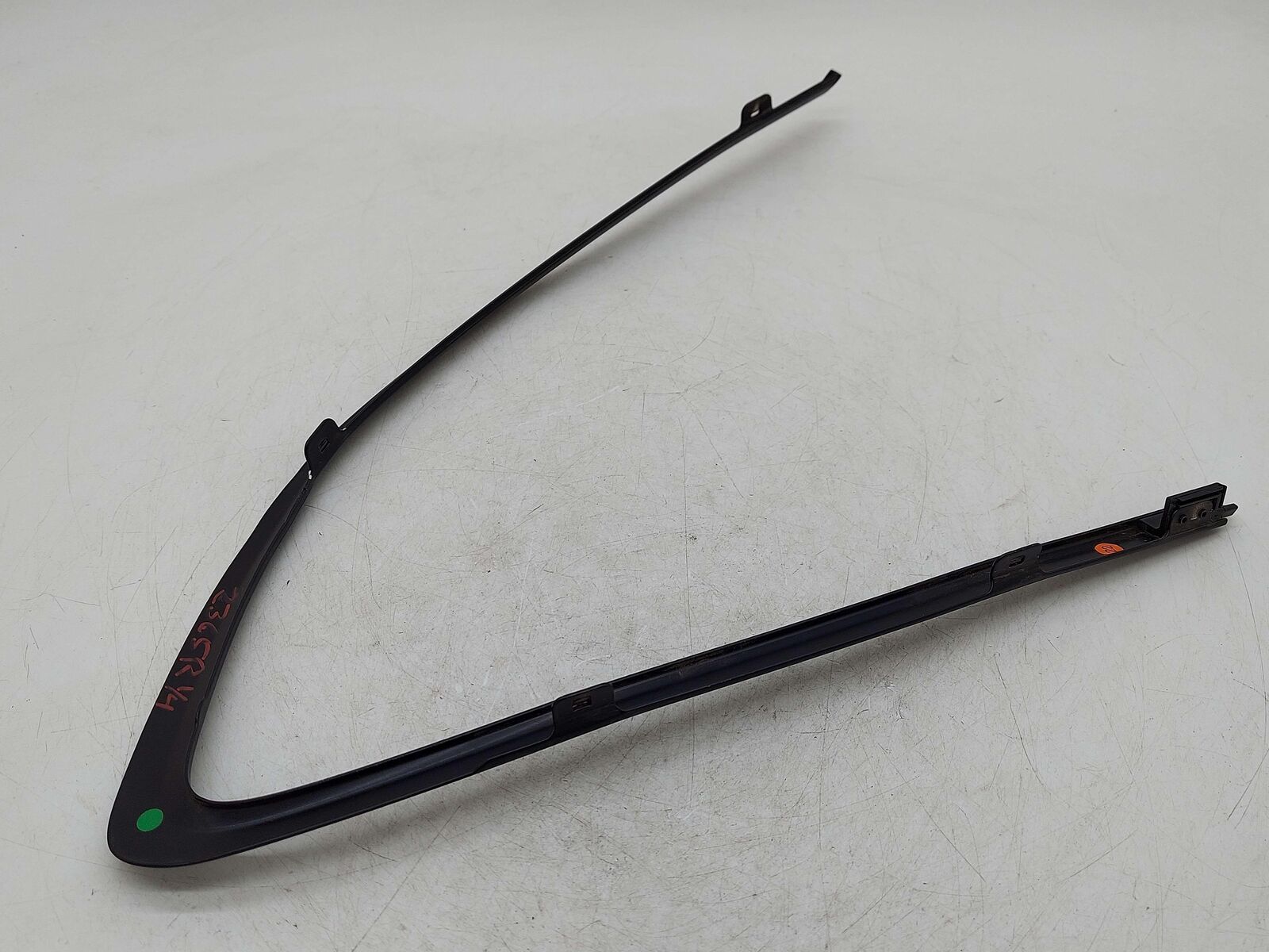 2016 PORSCHE CAYMAN GT4 981 RIGHT QUARTER WINDOW MOULDING TRIM *BENT*