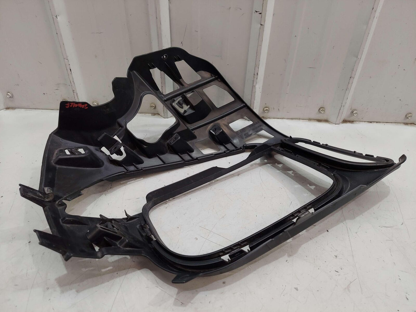 2014 PORSCHE 911 991 GT3 FRONT LEFT BUMPER GRILL LIGHT FRAME SUPPORT BRACKET