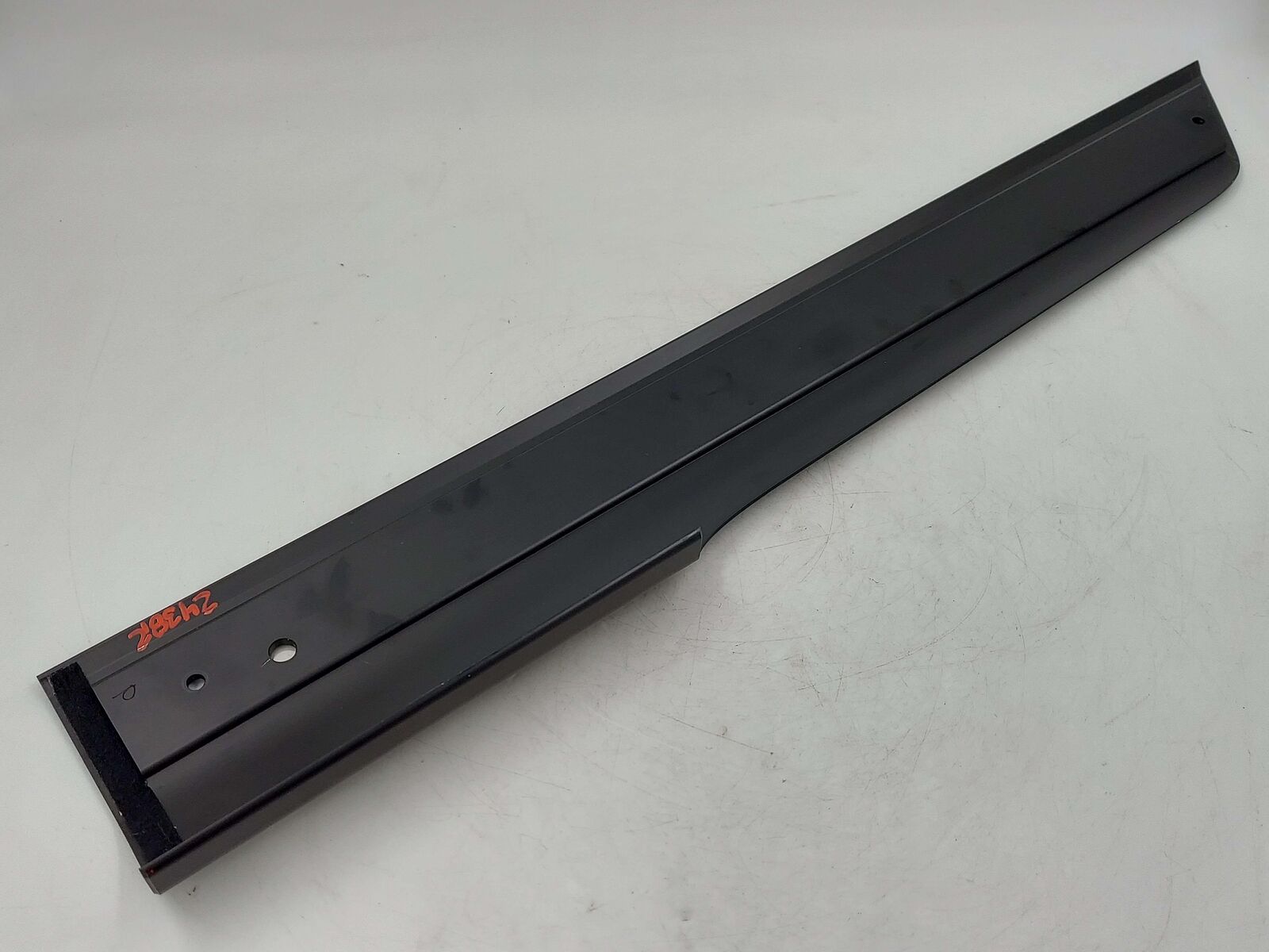 2024 ASTON MARTIN DB12 VOLANTE RIGHT SCUFF SILL PLATE TRIM BLACK W/ ALUMINUM