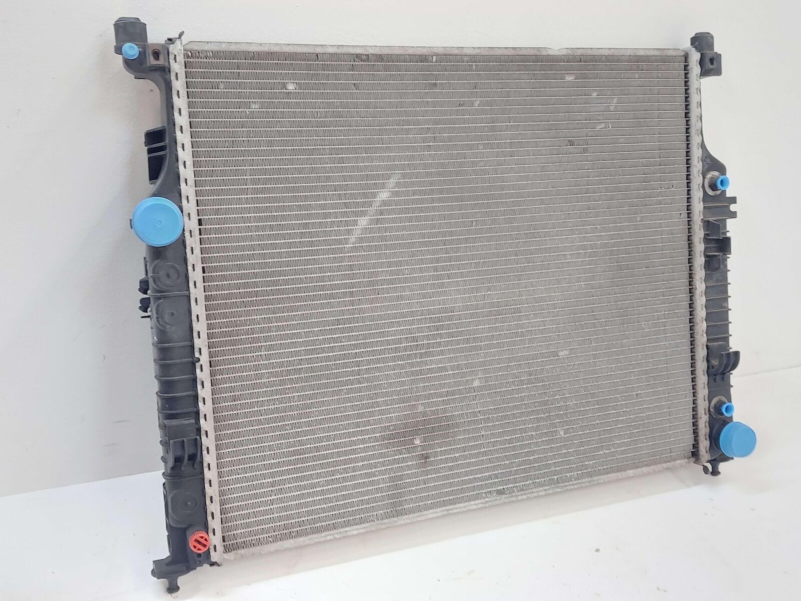 08-11 MERCEDES ML63 AMG W164 WATER COOLANT RADIATOR A1645002604