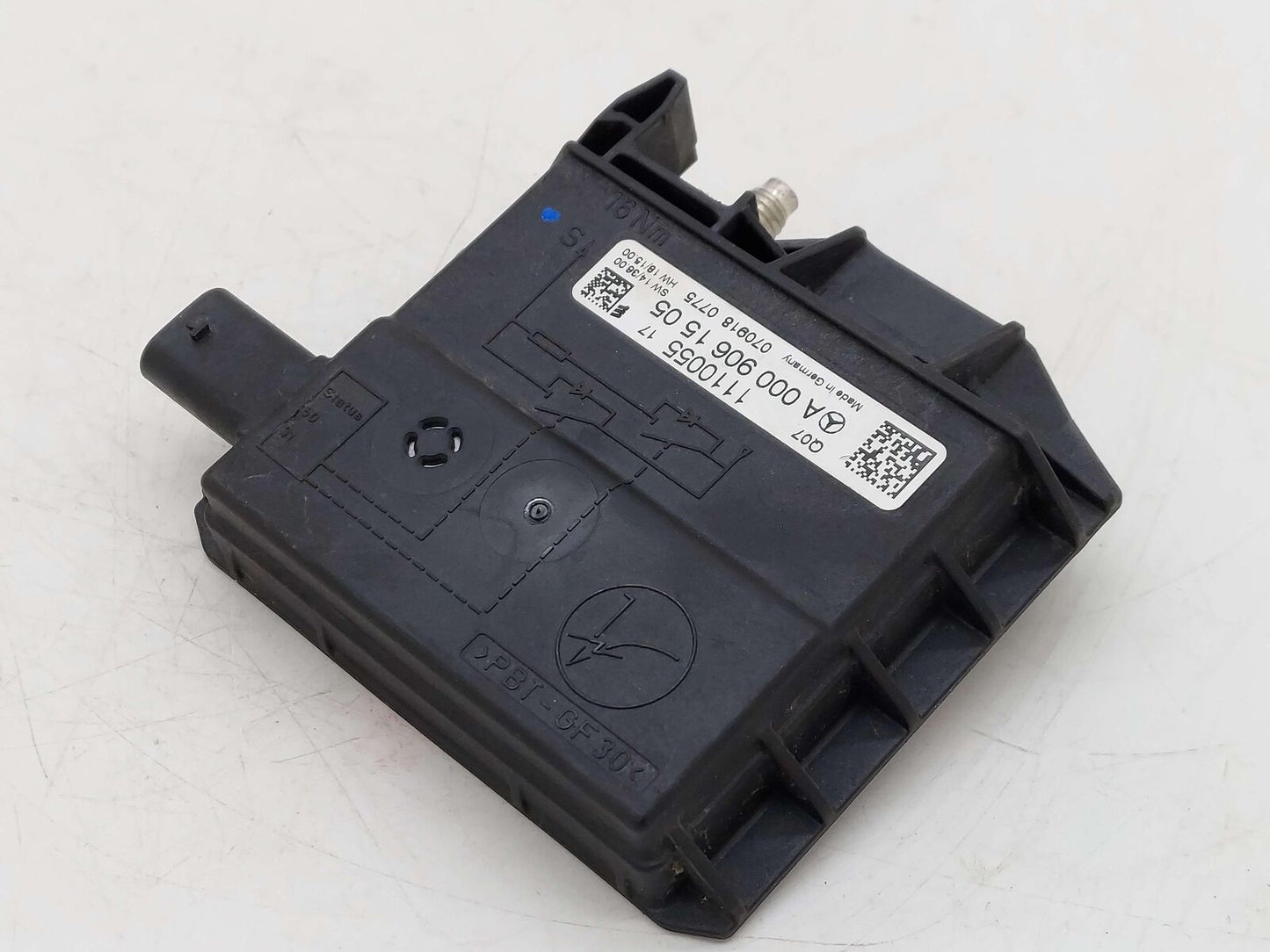 2019 Mercedes E63s W213 AMG Battery Tray Clamp & Fuse A0009061505