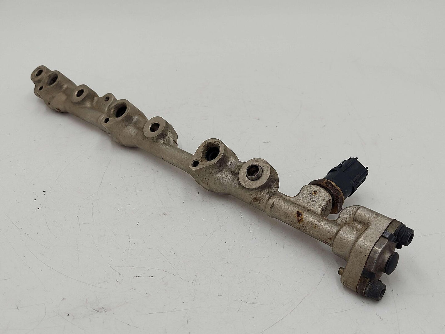 2020 Toyota Tacoma 3.5L LH Left Lower Fuel Injector Injection Rail 80K KMS