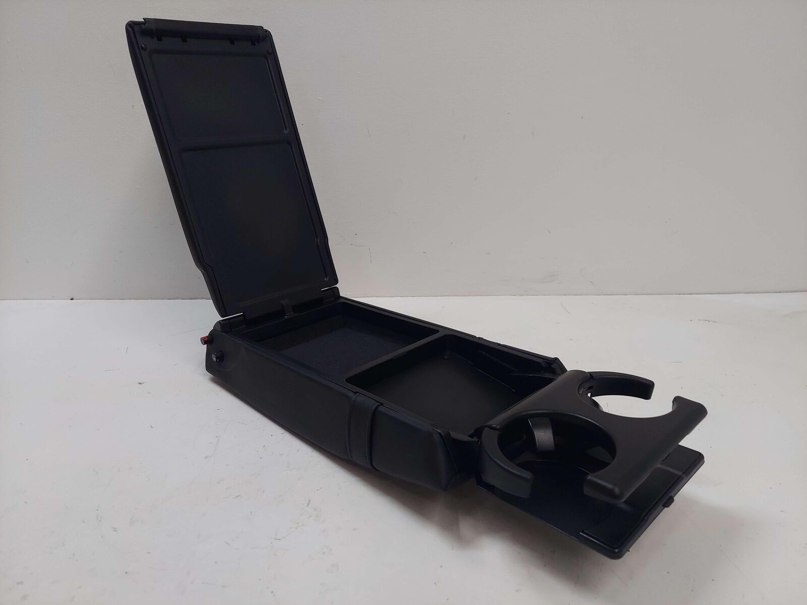 12-18 MERCEDES CLS63S AMG W218 REAR CENTER ARMREST W/ CUP HOLDERS BLACK LEATHER