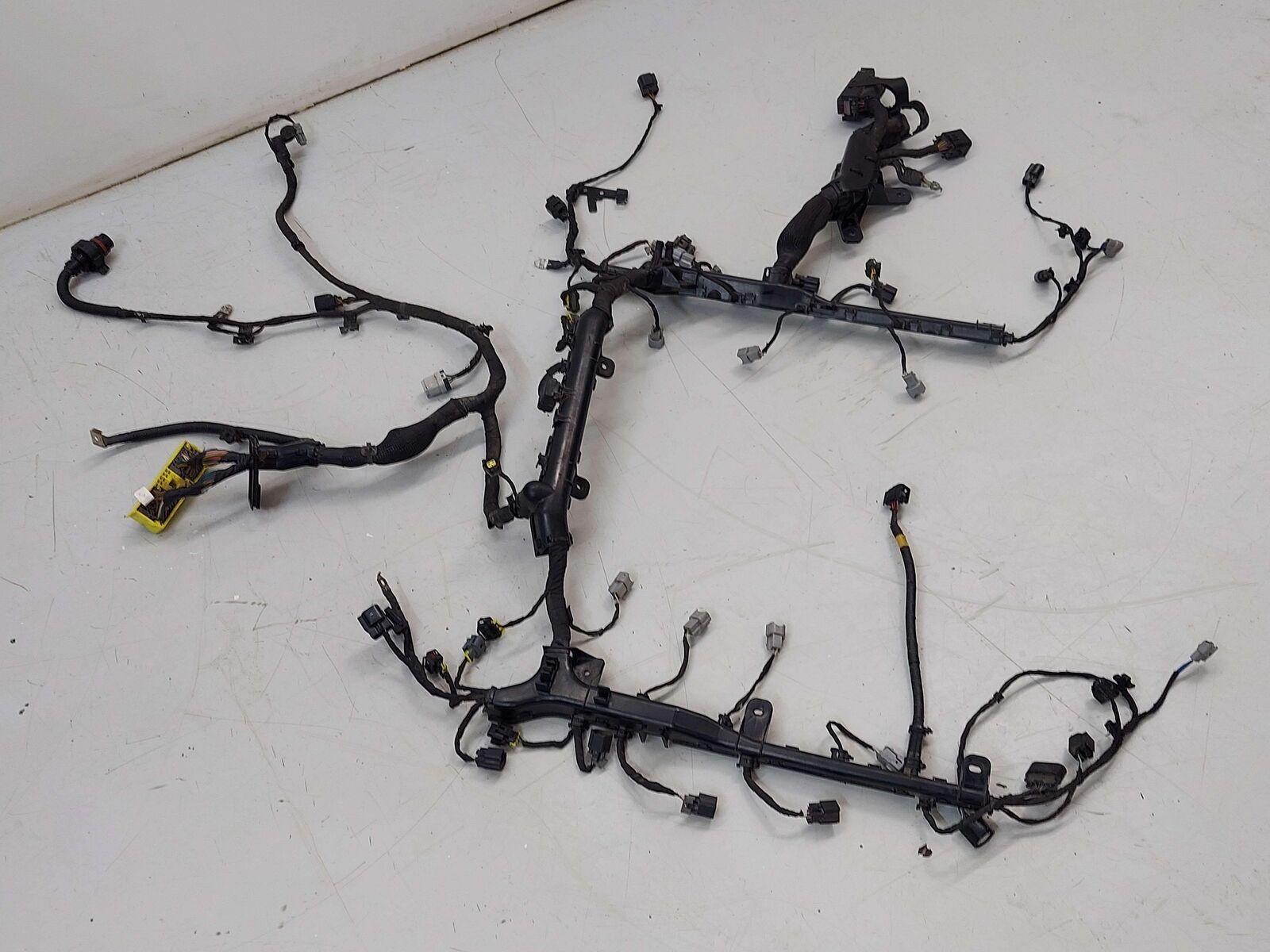 2010 HYUNDAI GENESIS 4.6L ENGINE WIRE WIRING HARNESS SEDAN 914103M021 *NOTES*