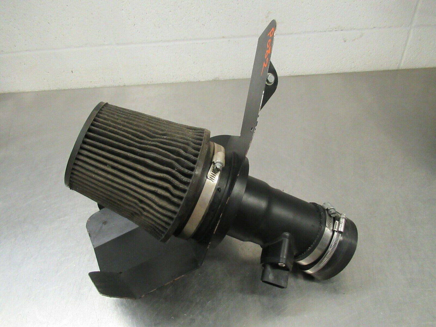 P082 BMW S85 M5 ENGINE K&N TYPHOON INTAKE X2 USED