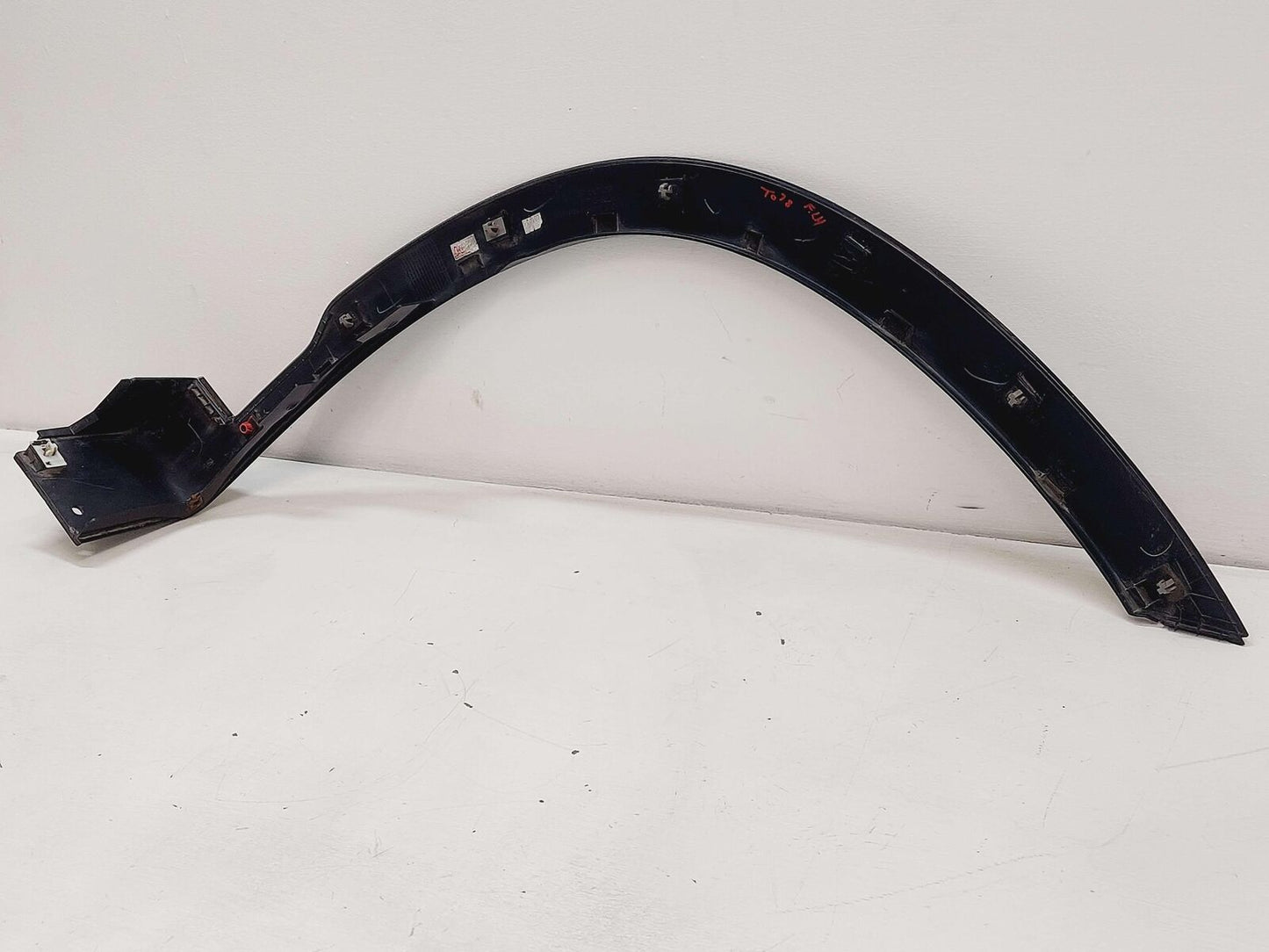 20-21 HYUNDAI PALISADE FRONT LH LEFT WHEEL ARCH FLARE OPENING MOULDING