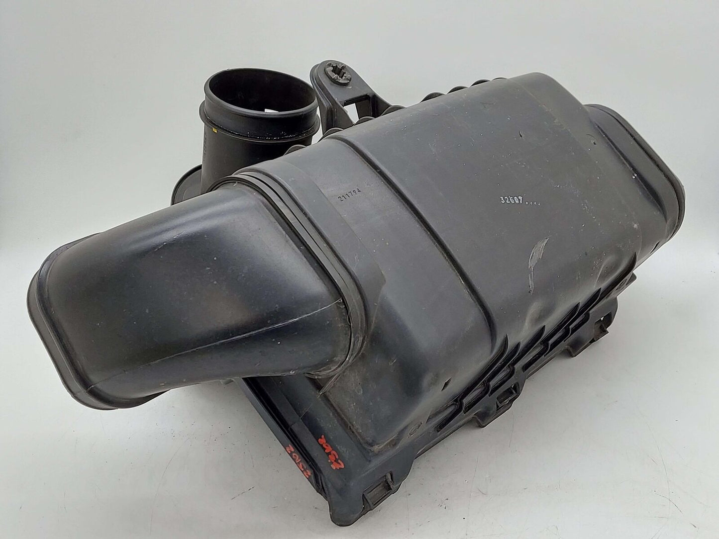 2010 Maserati GranTurismo S M145 Coupe AIR INTAKE FILTER CLEANER 4.7L 211794