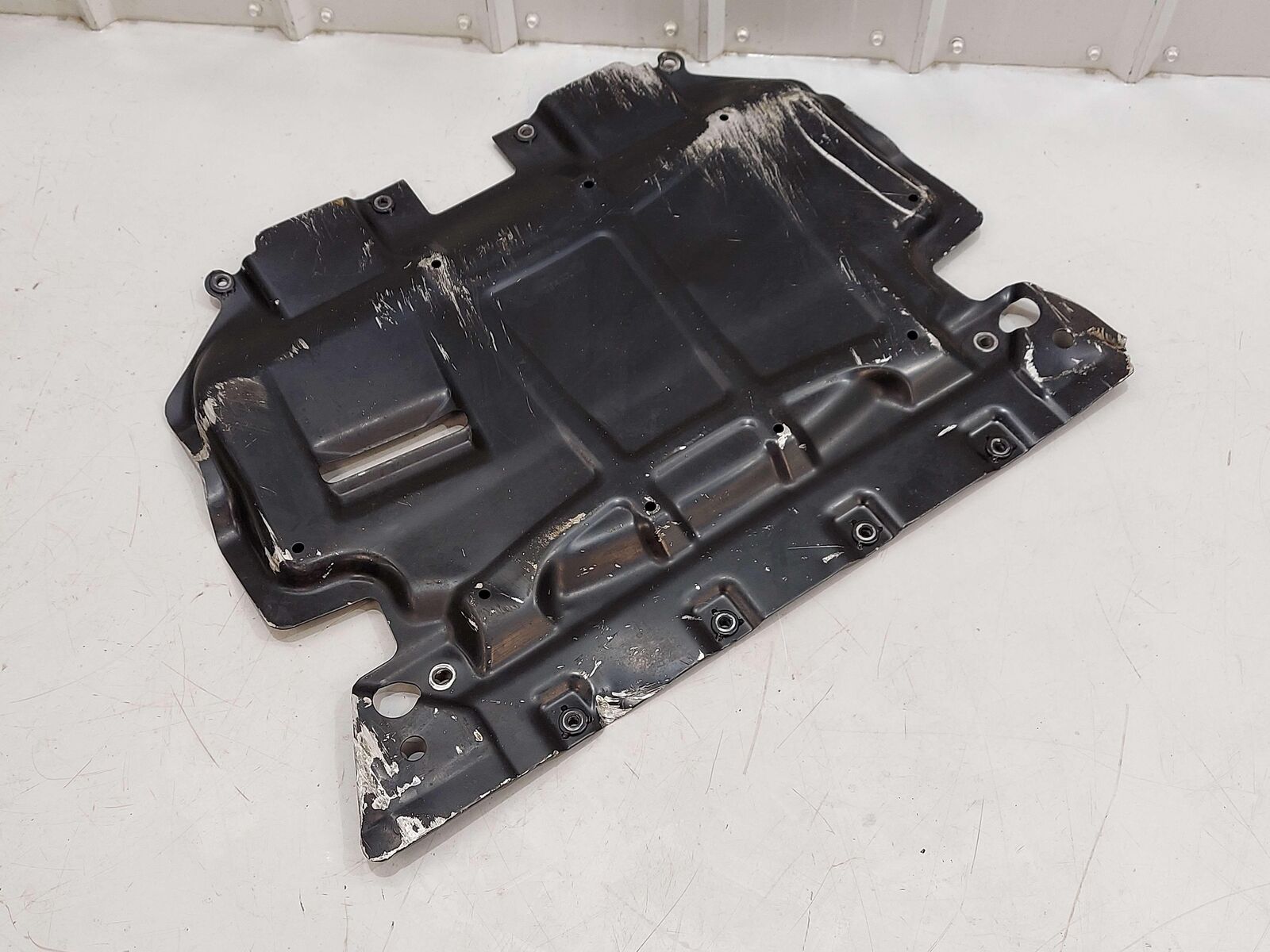 2019 Mercedes E63s AMG W213 Front Splash Guard Skid Plate A2135246500 *Broken*