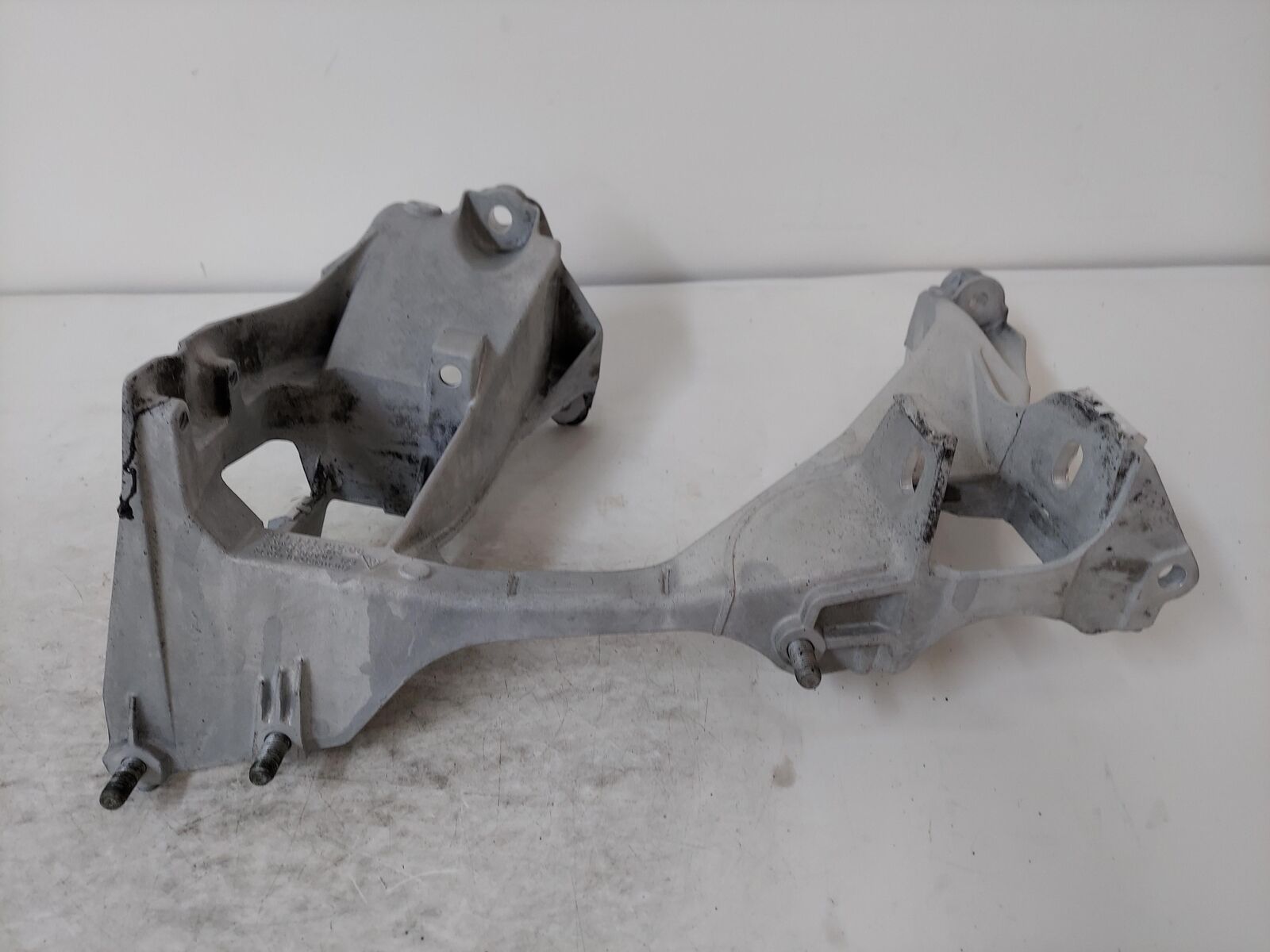 14-19 PORSCHE CAYMAN 718 REAR RIGHT SUB FRAME CROSSMEMBER SIDE END SECTION