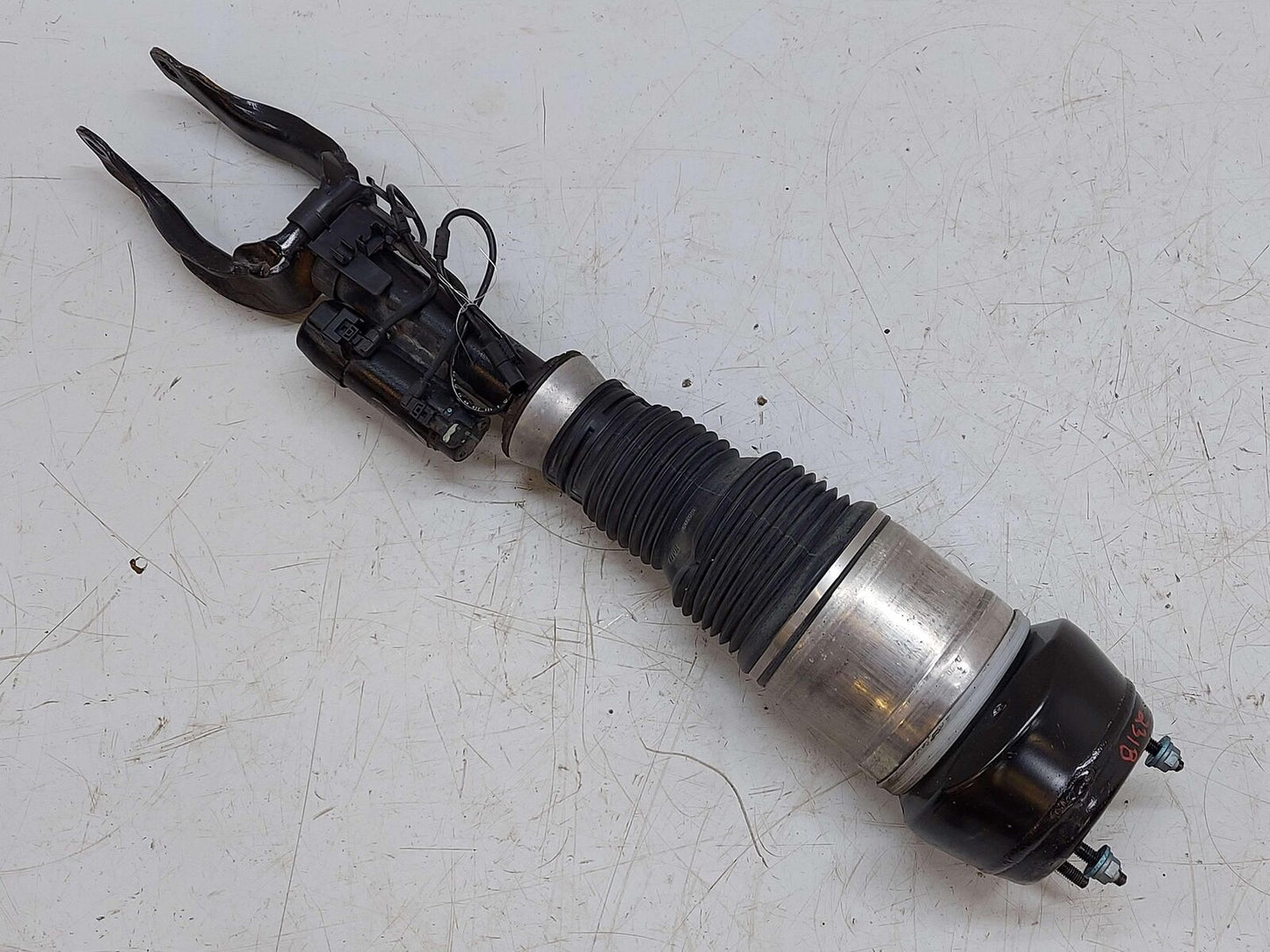 16-19 MERCEDES GLE63S AMG W166 FRONT RH RIGHT AIRMATIC AIR STRUT A2923202400 