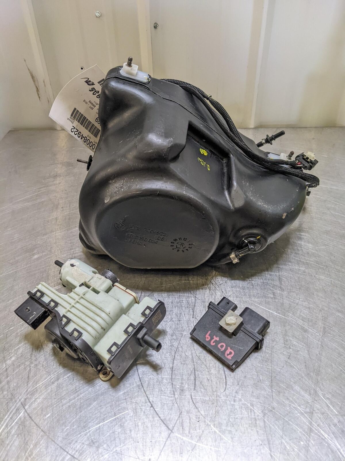 09-13 BMW X5 Exhaust Fluid Tank *broken Pump Plastic* 121521010368 active