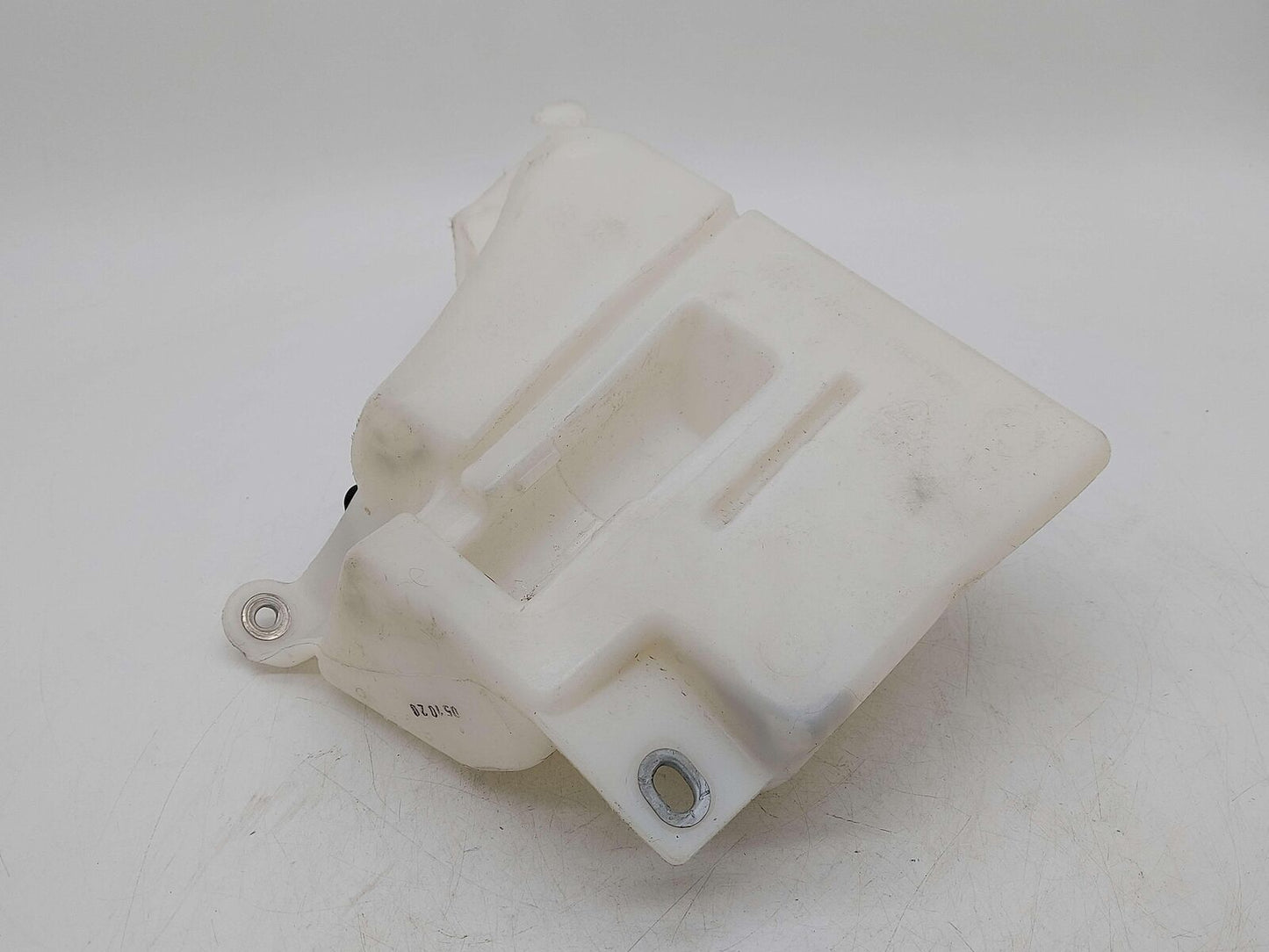 2021 FERRARI ROMA F169 WINDHSIELD WASHER BOTTLE *BROKEN MOUNT* 202222