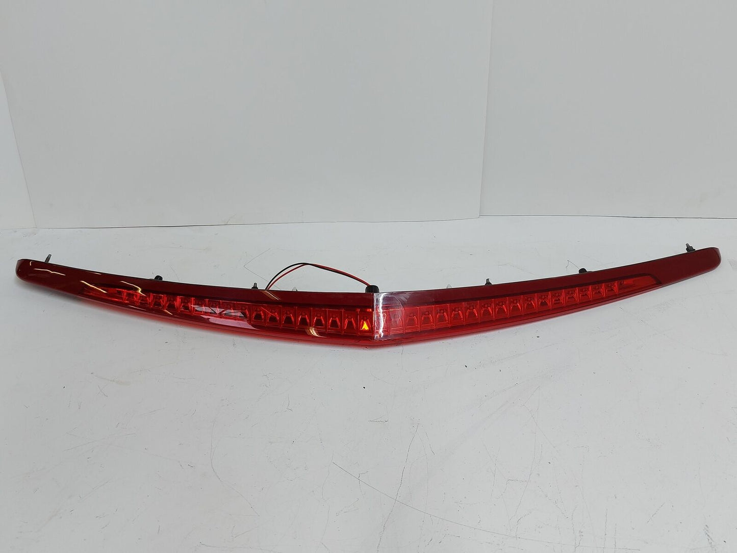 13 CADILLAC ATS High Mount 3rd Brake Light Trunk Mounted *Cracked* 23120236