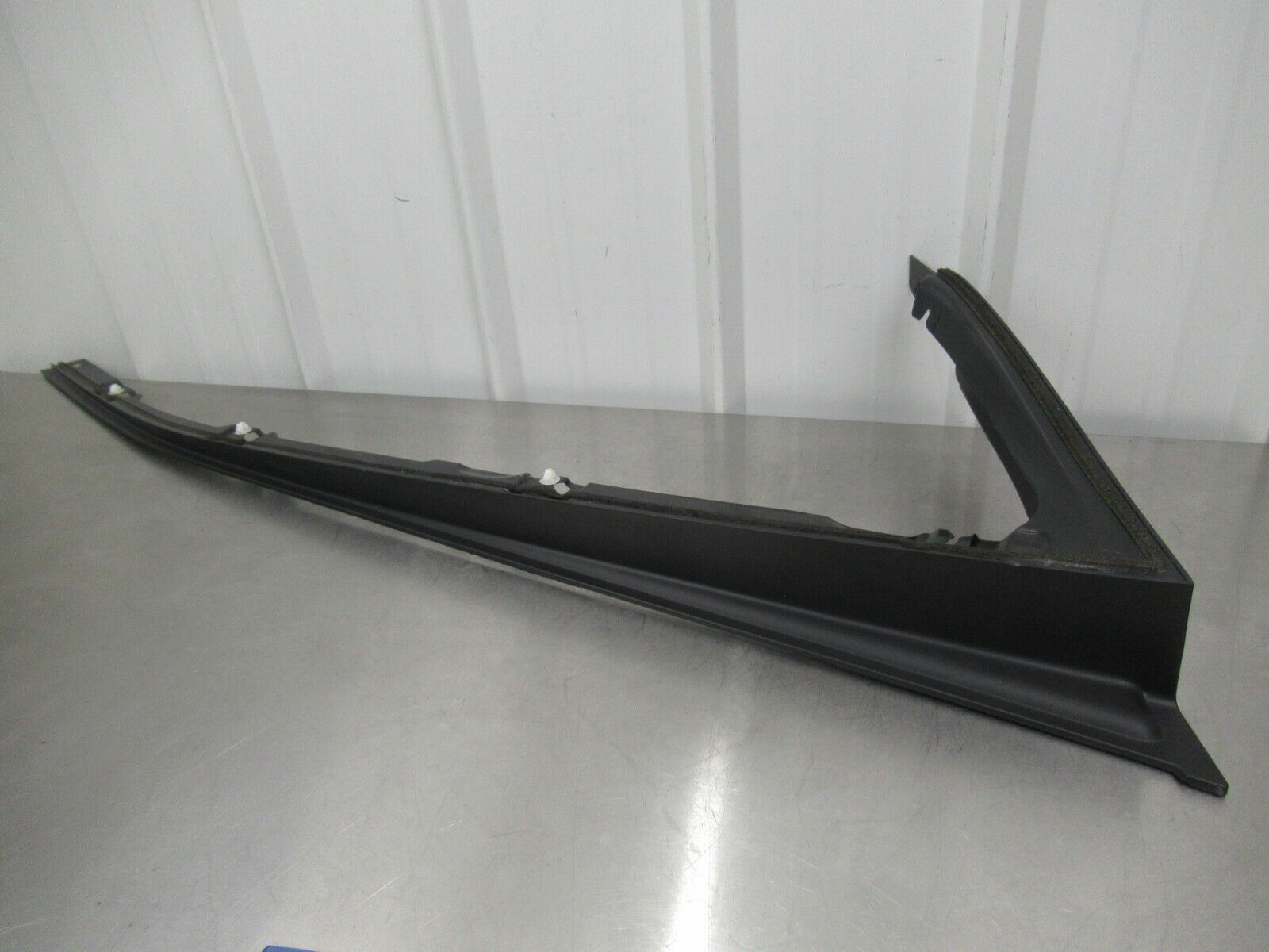 T020 2016 16 MCLAREN 570S LH LEFT FRONT DOOR OUTER TRIM MOULDING 13A6337CP