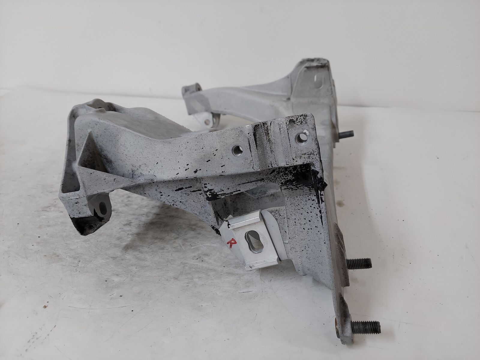 14-19 PORSCHE CAYMAN 718 REAR RIGHT SUB FRAME CROSSMEMBER SIDE END SECTION