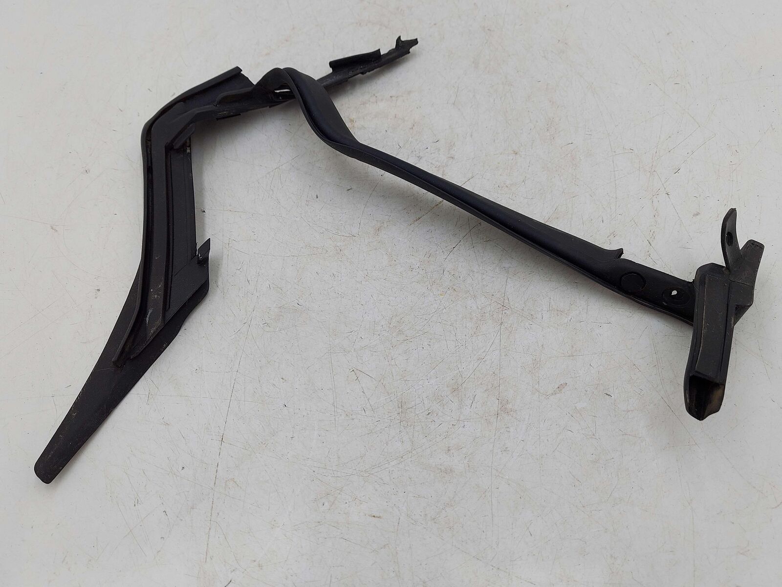 2018 Mclaren 570s RH Right A Pillar Door Weather Strip Moulding 13A4988CP