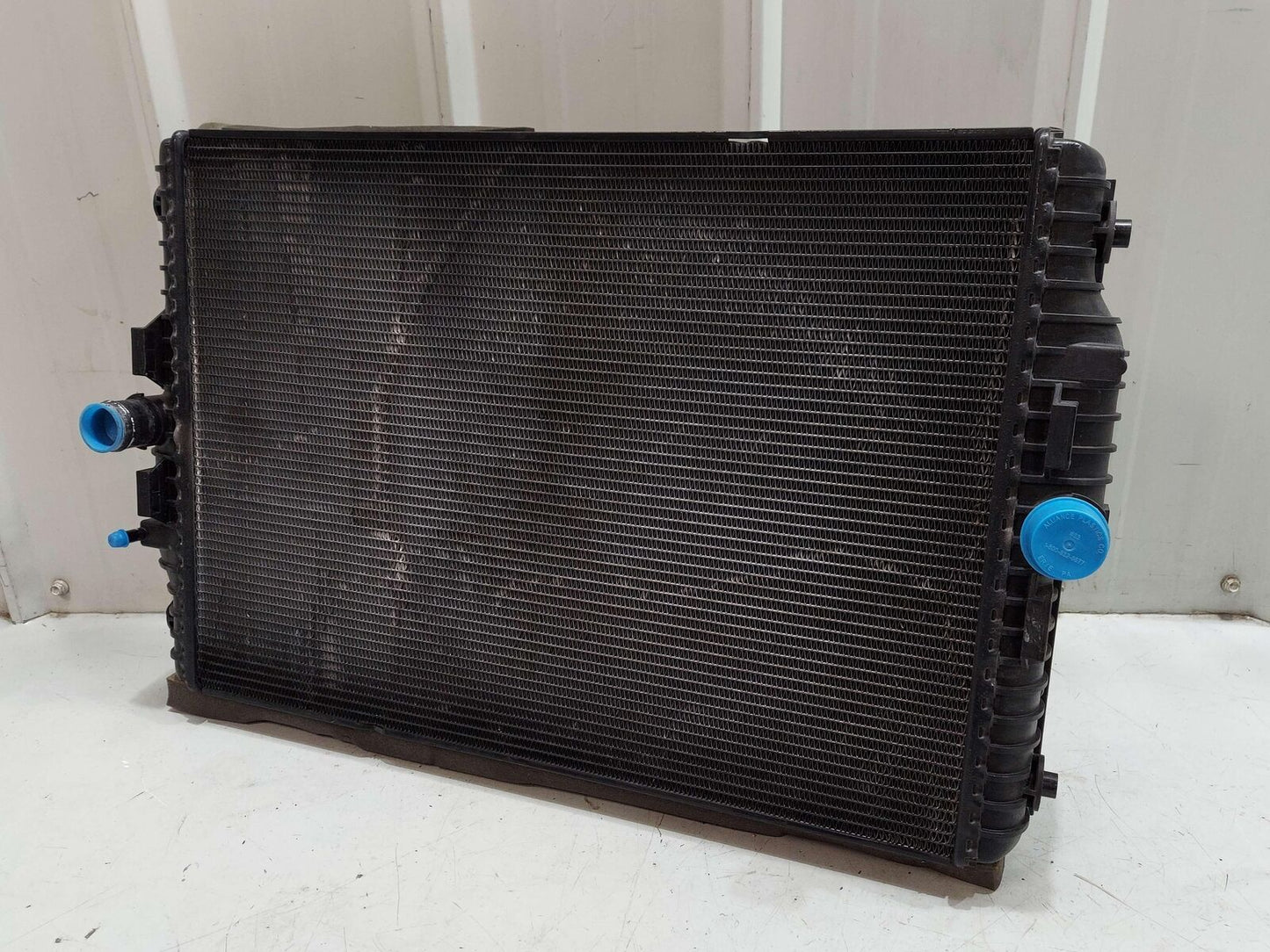 2016 MCLAREN 540C REAR RIGHT COOLANT RADIATOR 11L0360CP 11L0376CP *BENT FINS*