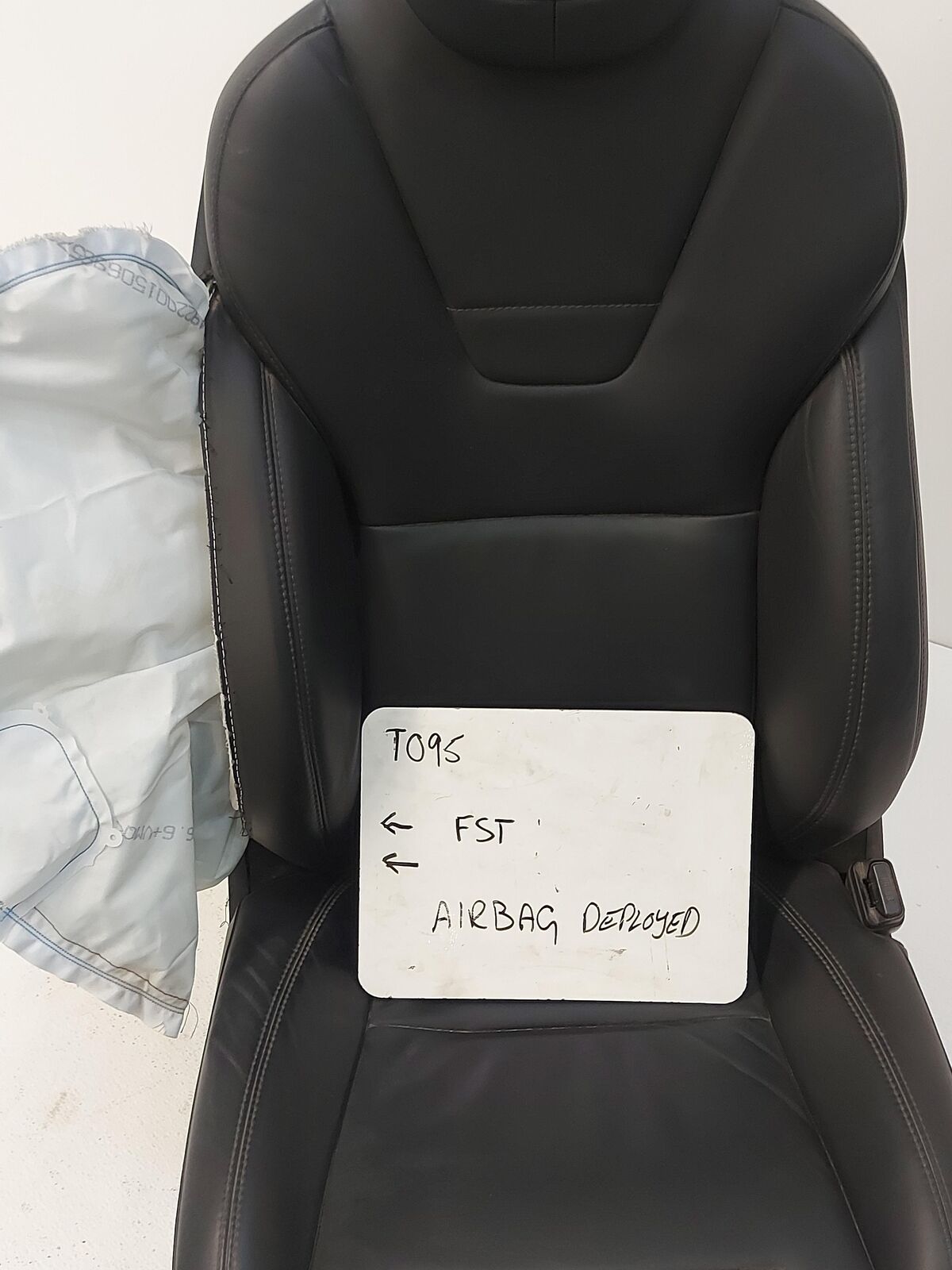 2017 TESLA X Front Seat Rh Black Bag Deployed 1068116-00-b