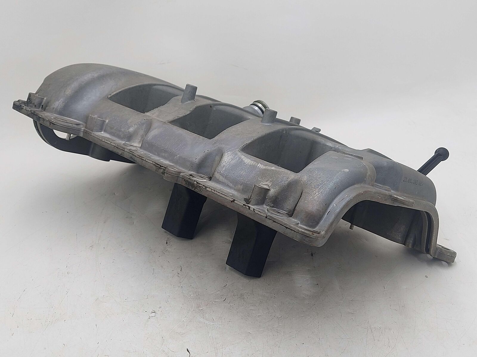 15-18 PORSCHE CAYENNE GTS 958 3.6L LEFT VALVE COVER 75001420 946105136 946105236