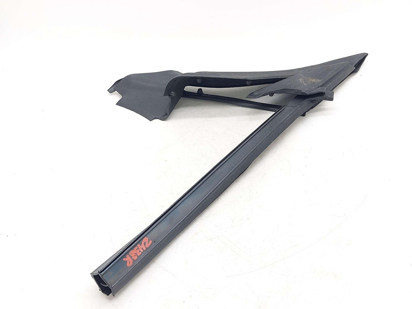 2024 ASTON MARTIN DB12 VOLANTE RIGHT WEATHER STRIPPING MIRROR MOULDING *NOTE