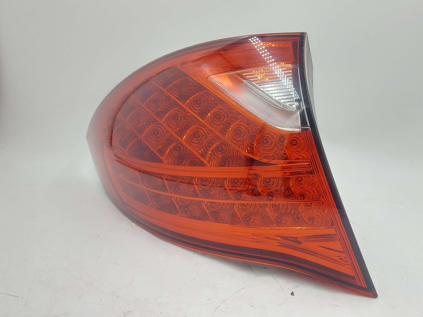 11-14 PORSCHE CAYENNE HYBRID S LEFT TAIL LIGHT LAMP OUTER QUARTER MOUNTED