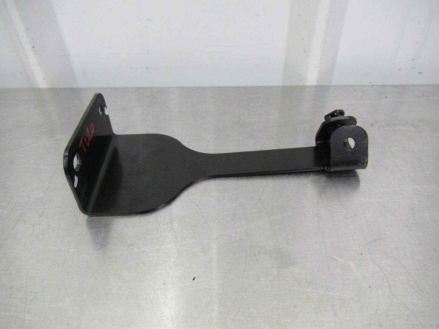 T020 2016 16 MCLAREN 570S LH LEFT REAR UPPER FRAME MOUNT BRACKET #37 