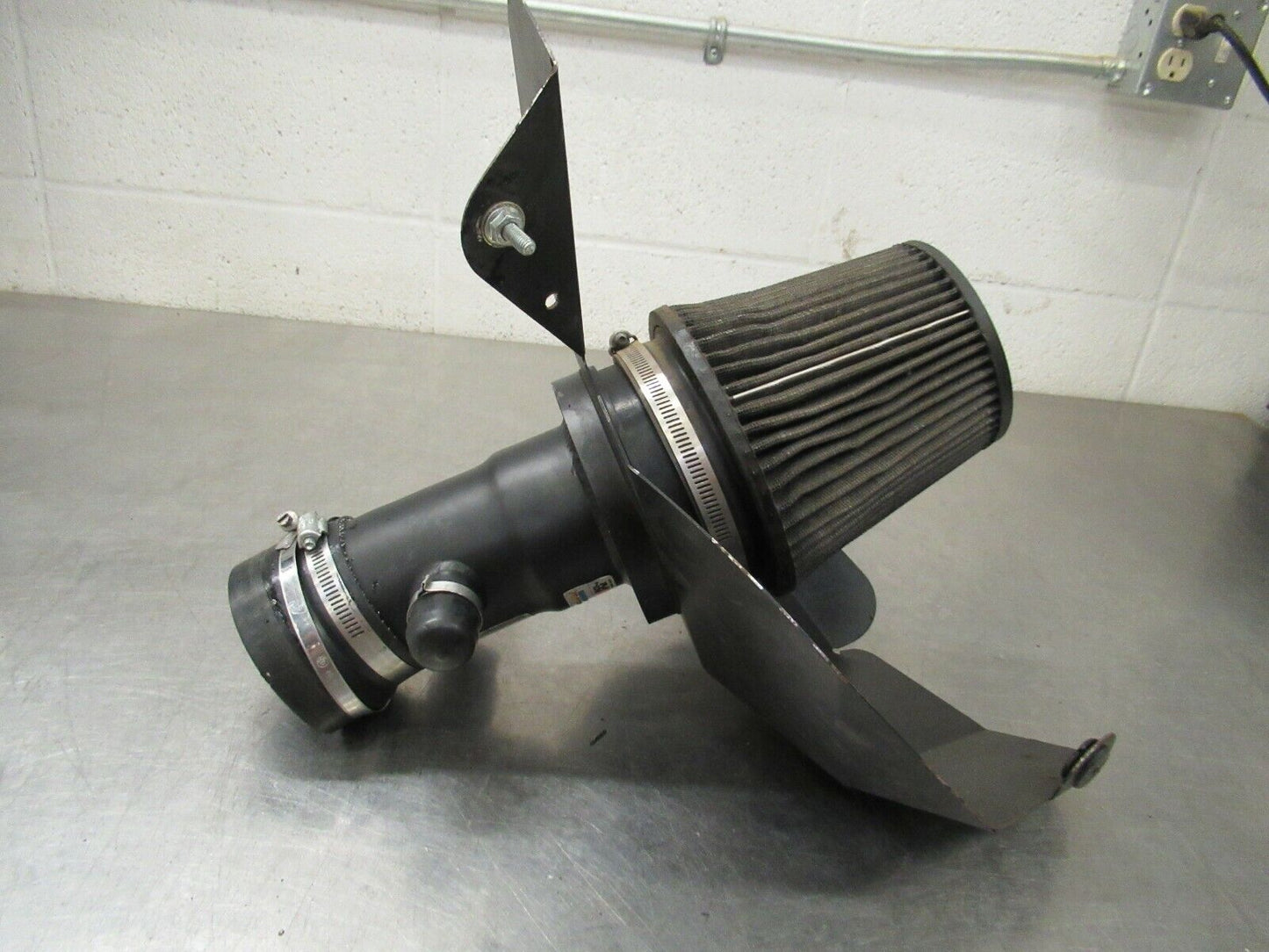 P082 BMW S85 M5 ENGINE K&N TYPHOON INTAKE X2 USED