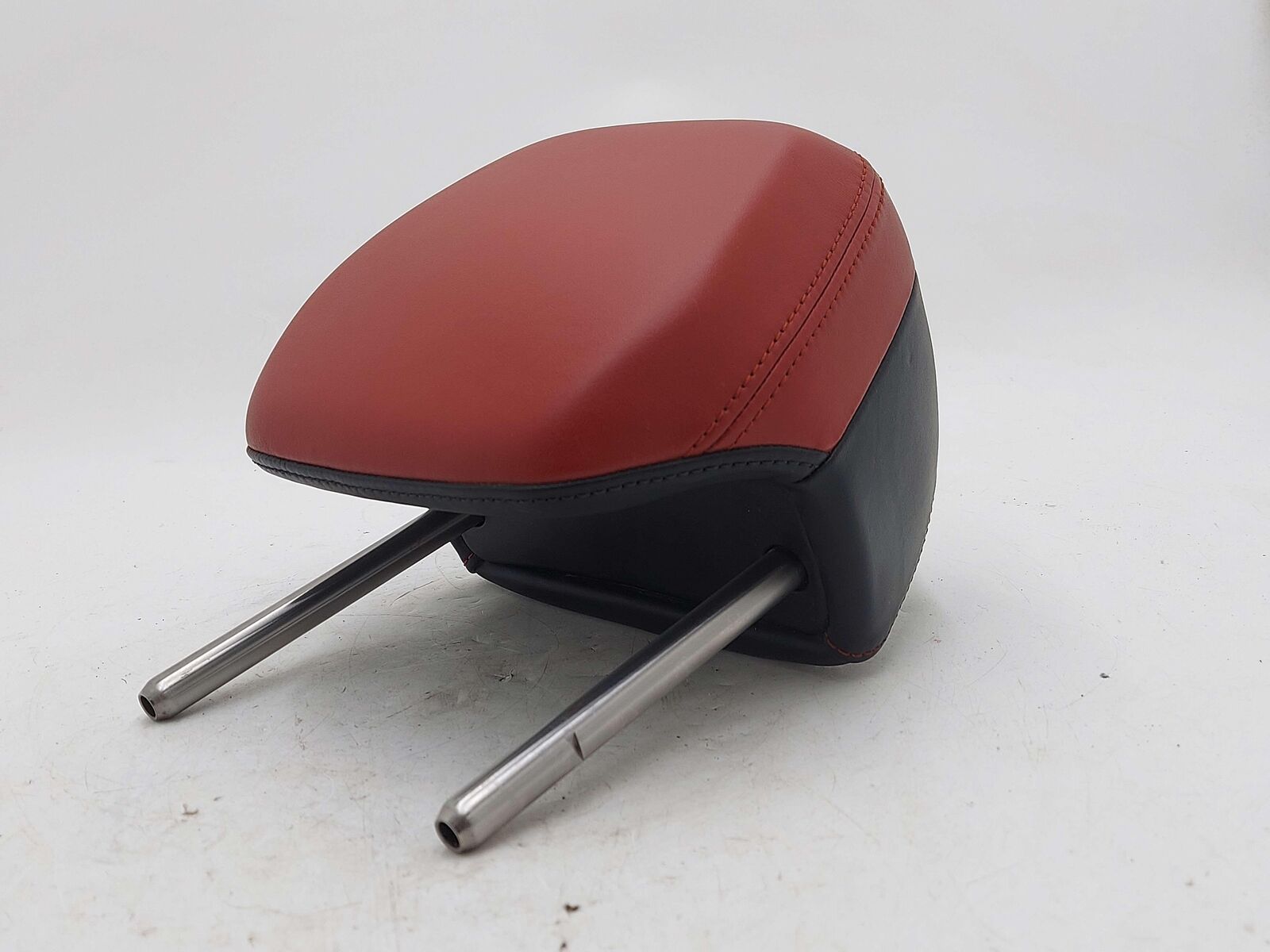 2017 PORSCHE CAYENNE GTS 958 REAR RIGHT HEADREST CENTER GARNET RED *NOTE