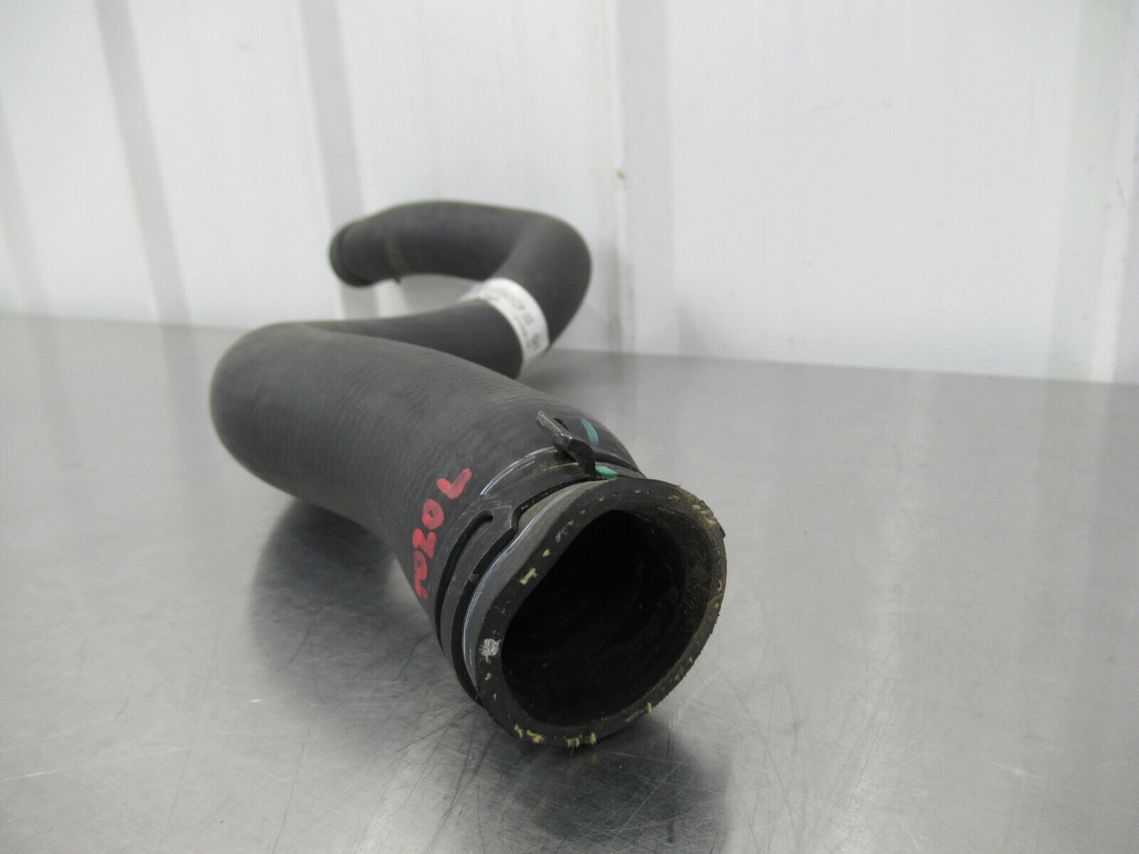 T020 2016 16 MCLAREN 570S LH LEFT RADIATOR HOSE #2 13L0241CP