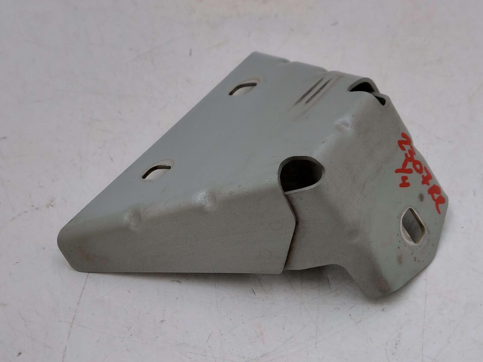 2009 Audi R8 Rear RH Right Quarter Bracket 420810686