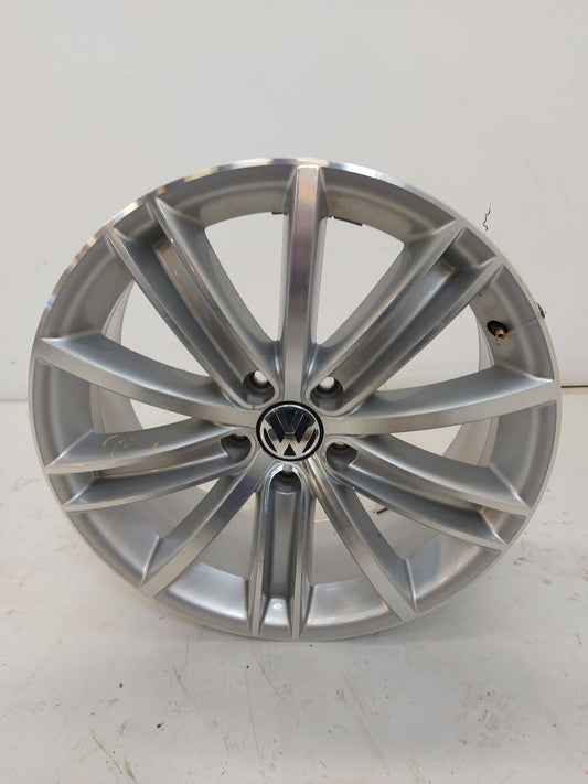 17 VW TIGUAN ALLOY WHEEL SILVER 18x7" *Chips* 5N0601025AF 79K KM'S